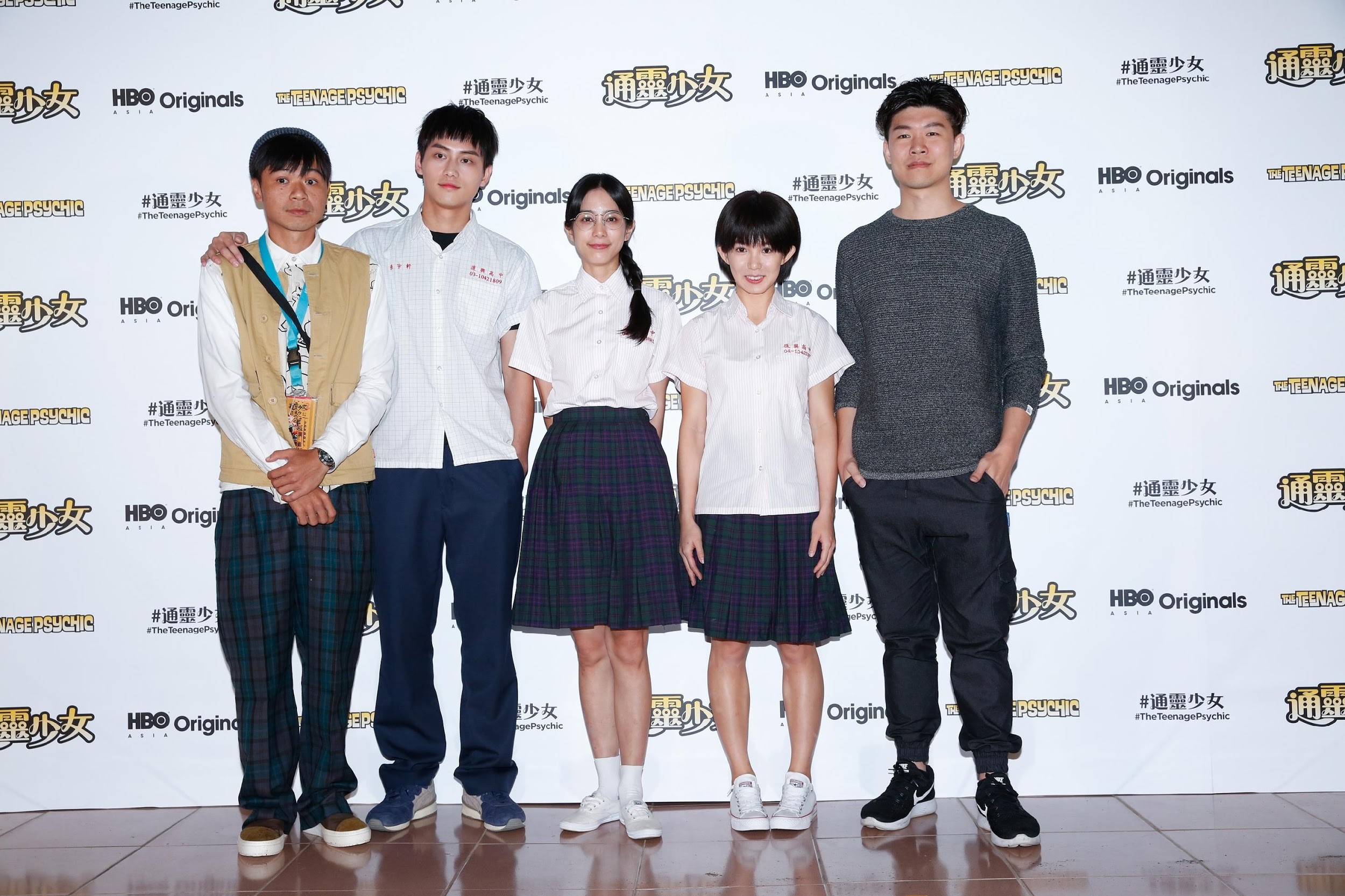 《通靈少女》導演、編劇陳和榆（右）在第二季轉任監製，改由劉彥甫（左）執導《通靈2》。左二起為范少勳、温貞菱、郭書瑤。