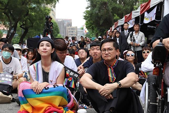 温貞菱、童子賢都關心婚姻平權議題,還在大遊行中同框。(翻攝自婚姻平權大平台)