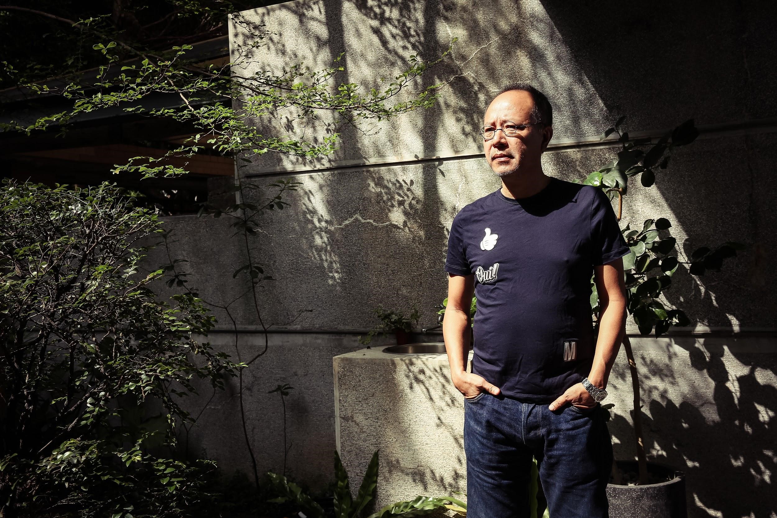 人到中年的鍾孟宏，看到上一代老去與下一代成長，對家庭的存在很有感觸，促使他醞釀編寫並拍出新片《陽光普照》。