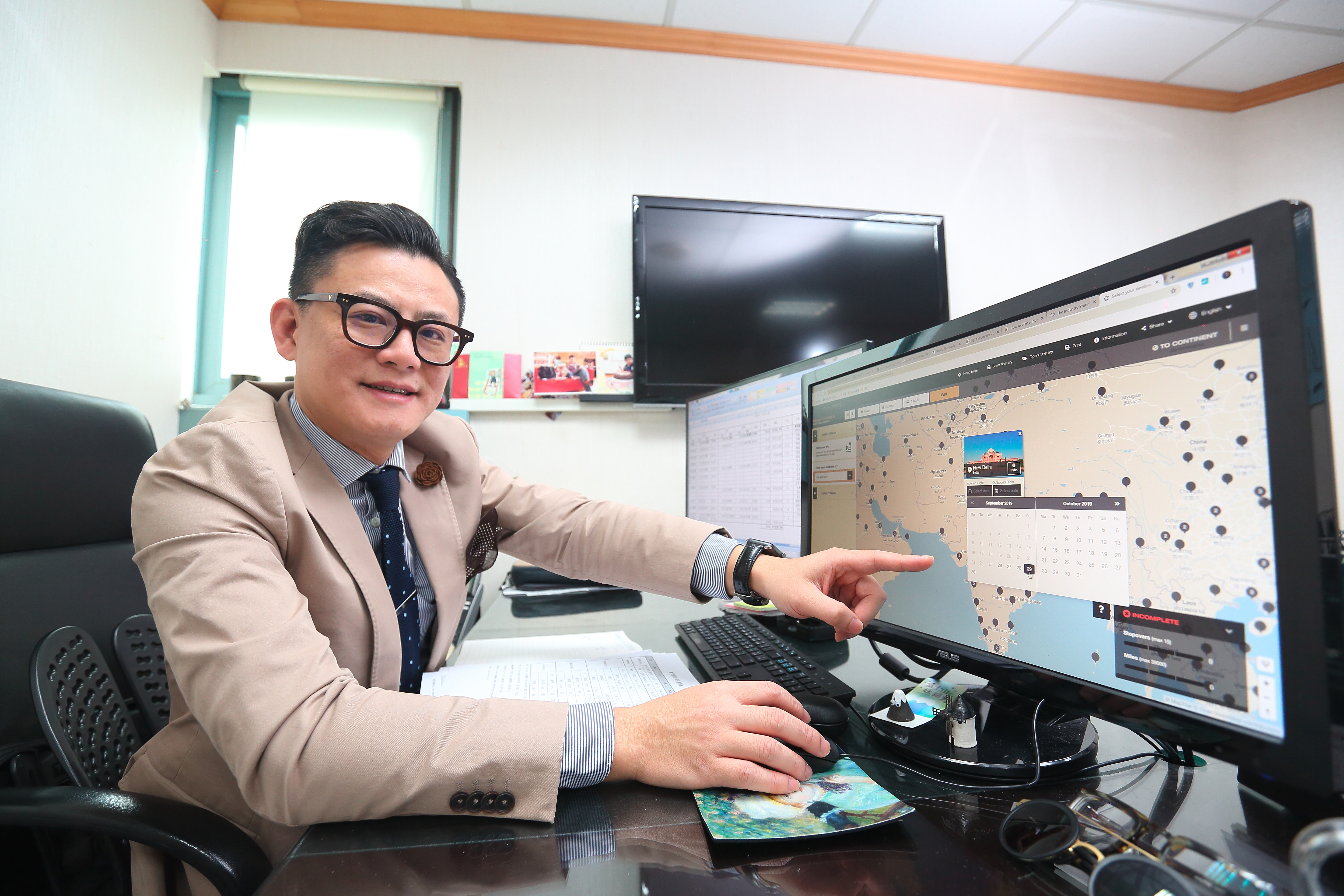 黎奕彬會提早一年安排旅遊行程，如此便可買到最便宜的經濟艙。