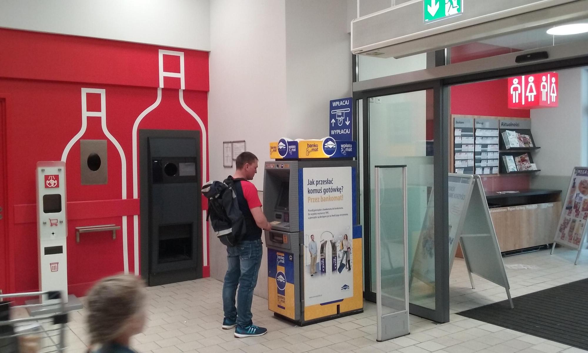出國旅遊應避免在Euronet這類非銀行機構所設置的提款機領錢,匯率加手續費恐貴三成。(翻攝自維基百科)