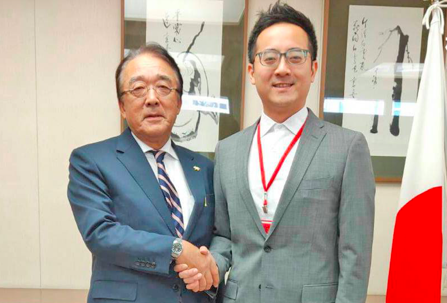 郭柯子弟兵李縉穎今天同框沼田幹夫（左）。（李縉穎提供）