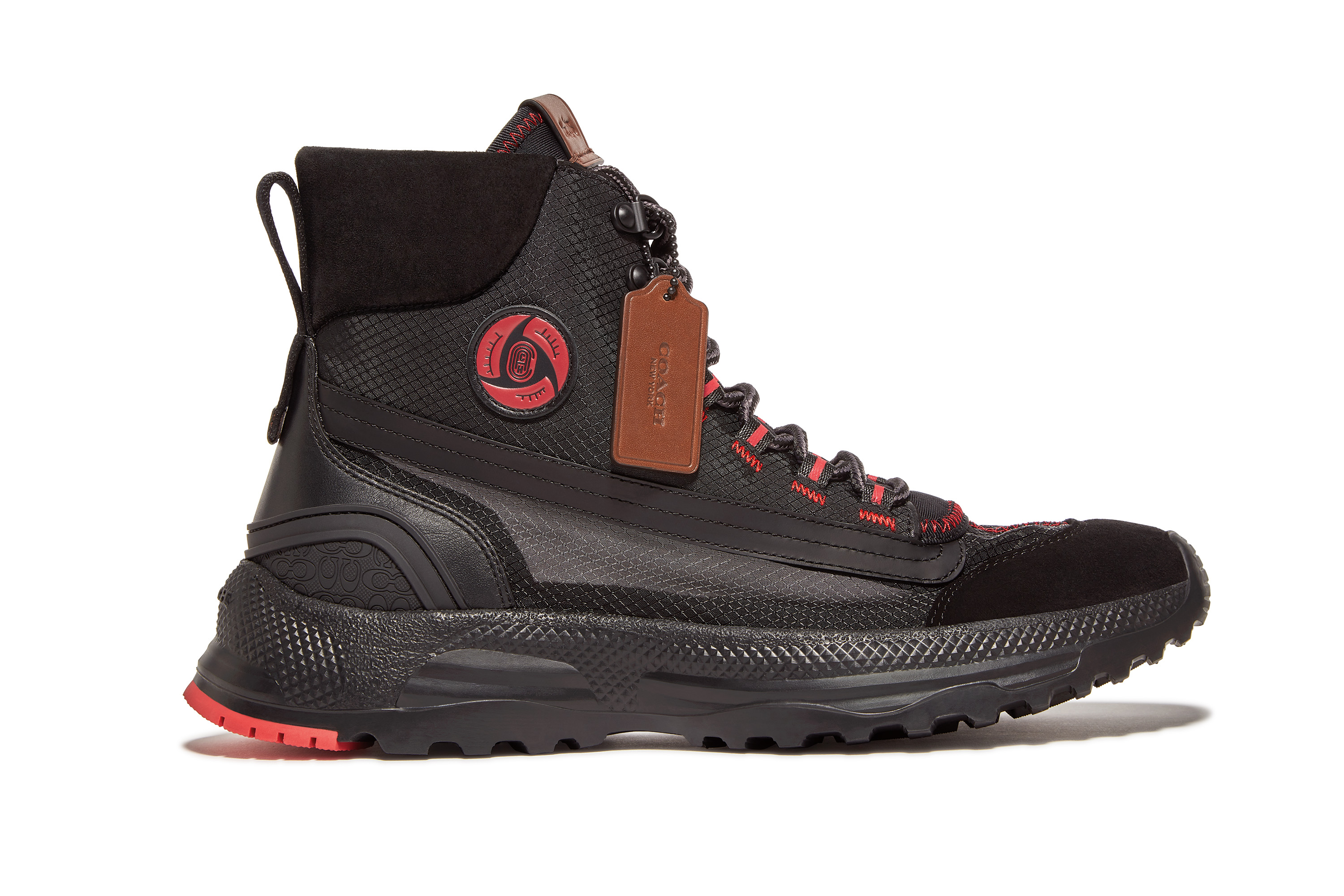 COACH X MBJ登山靴，NT$16,800。（COACH提供）