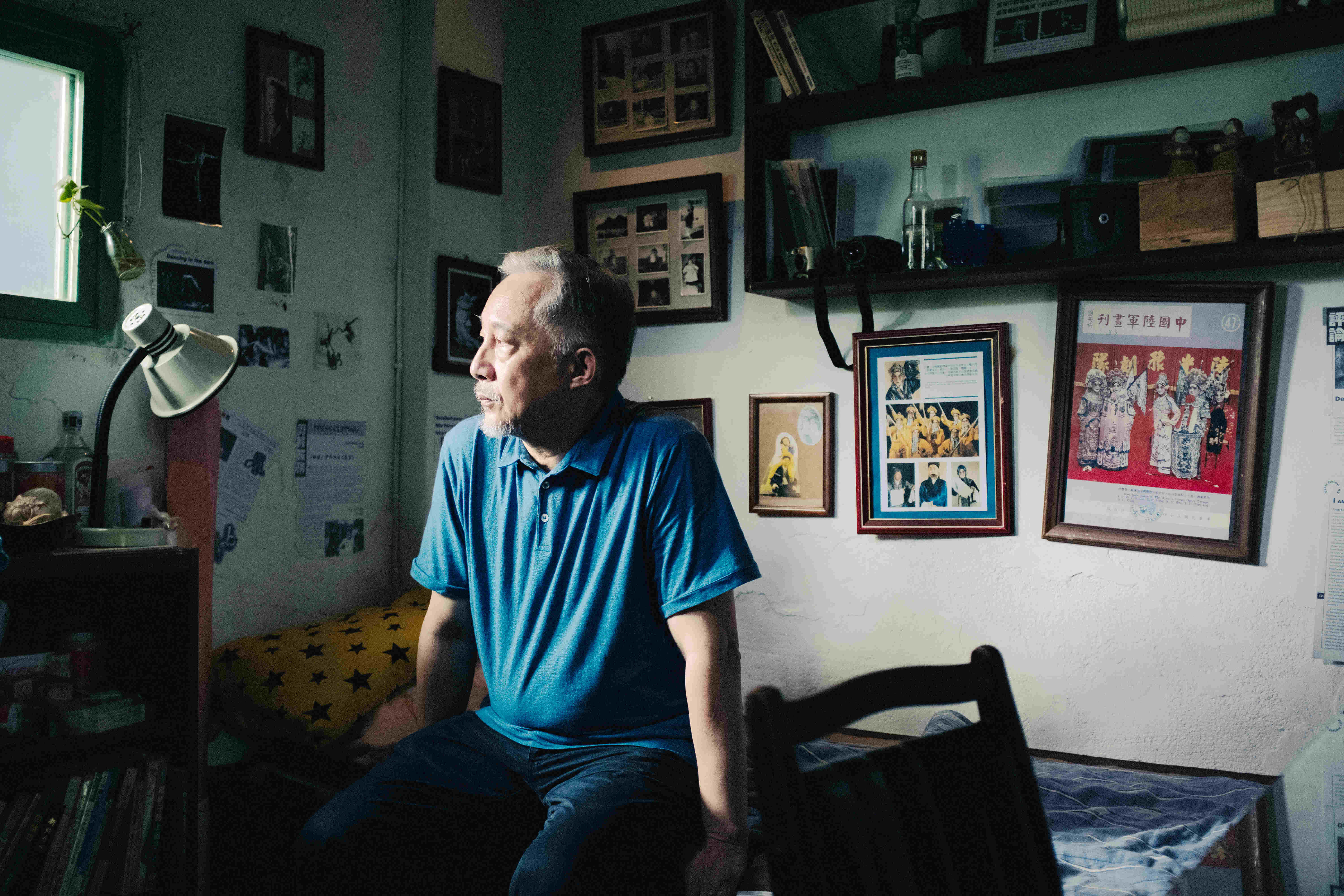 電影主場景在台北市中心，但透過窗戶看出去卻能看見九份外海，是導演張作驥「移山倒海」的點子。（海鵬提供）