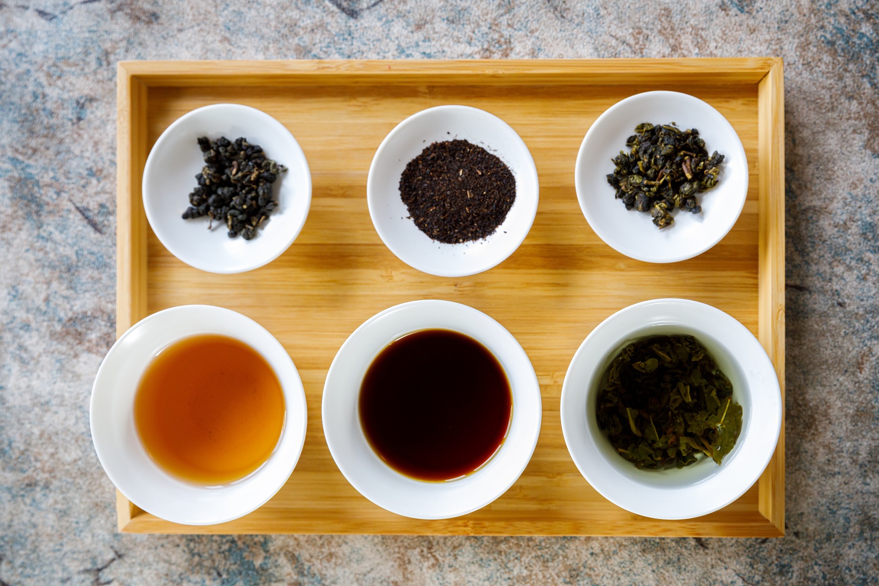 「茶杯裡的台灣史」課程藉由三杯茶：烏龍、花茶、紅茶訴說台灣茶史。