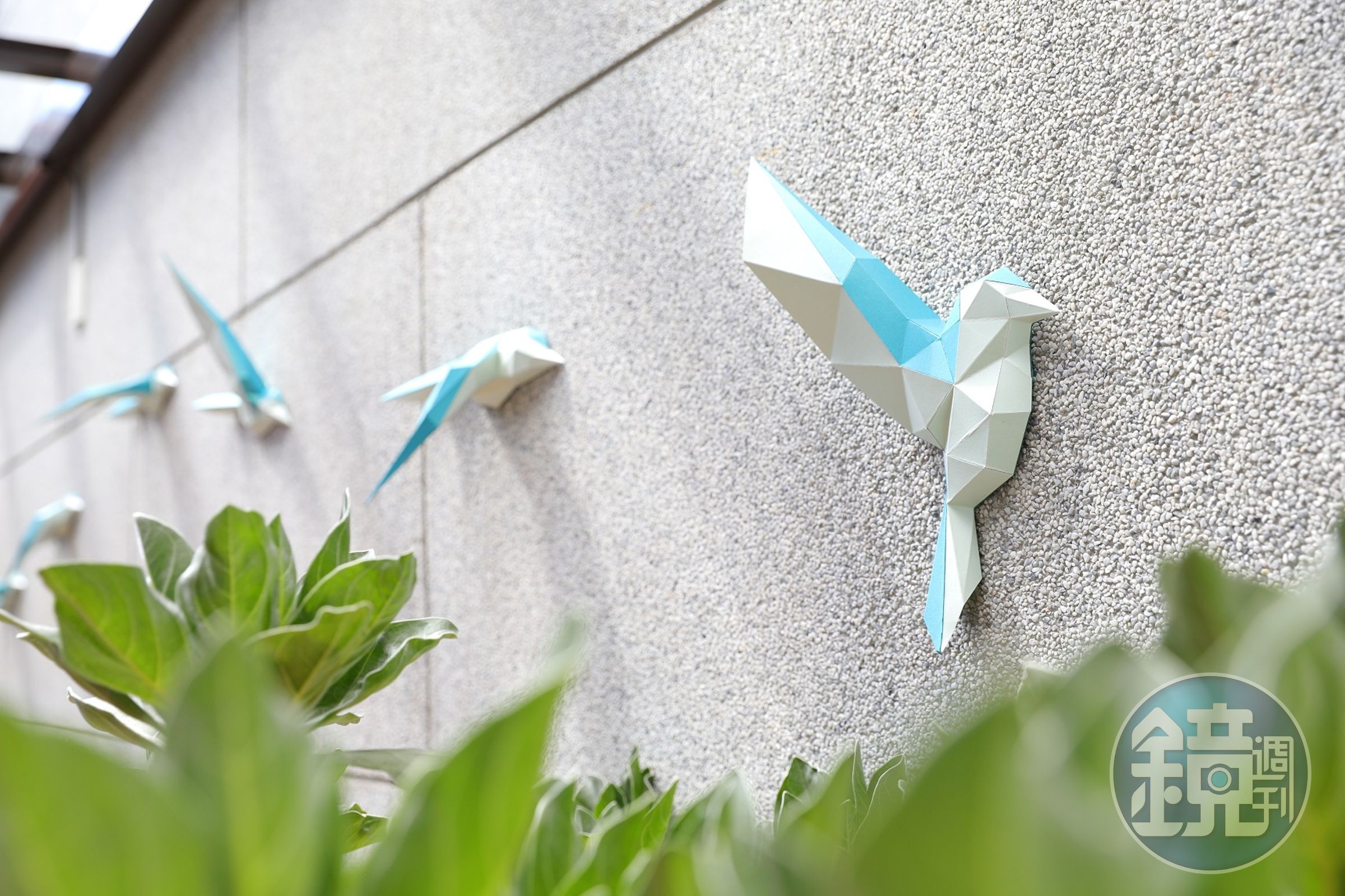 二樓天台的牆上，有著青鳥圖騰。