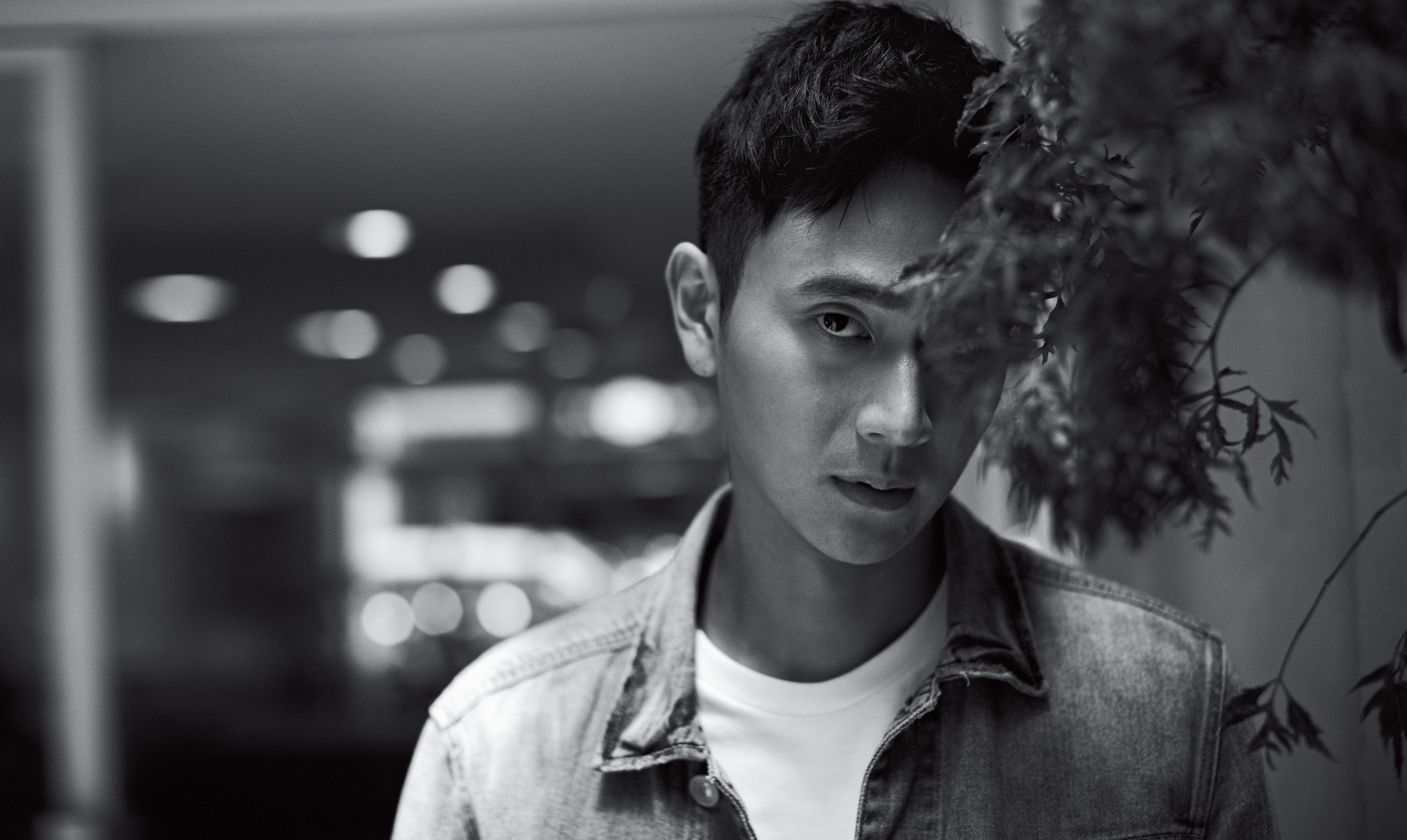 以前你看到他只會叫「鄭花明」，但等你看了《陽光普照》之後，你就不敢那麼肯定了。