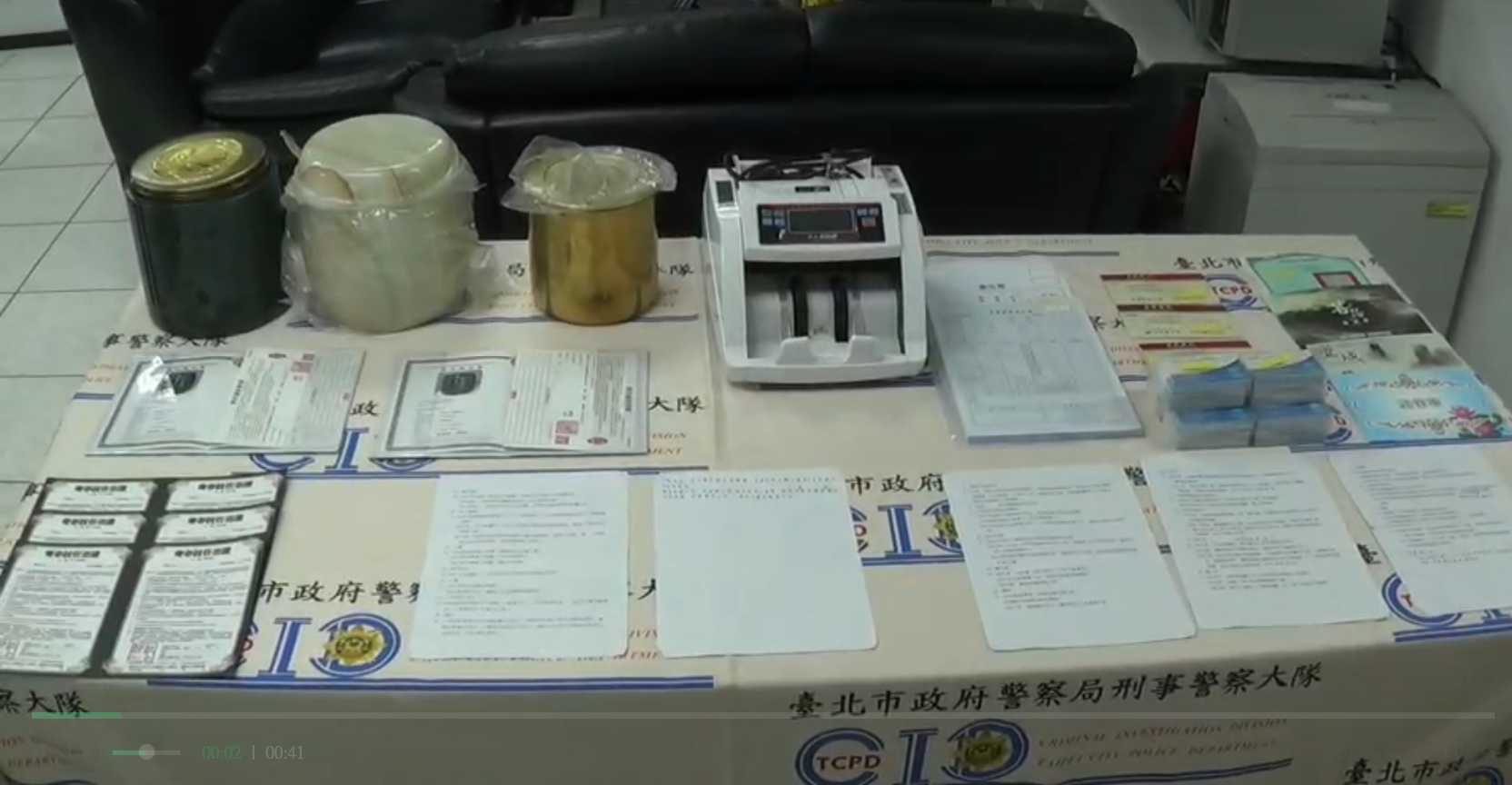 警方查扣犯罪贓證物。（台北市刑大提供）