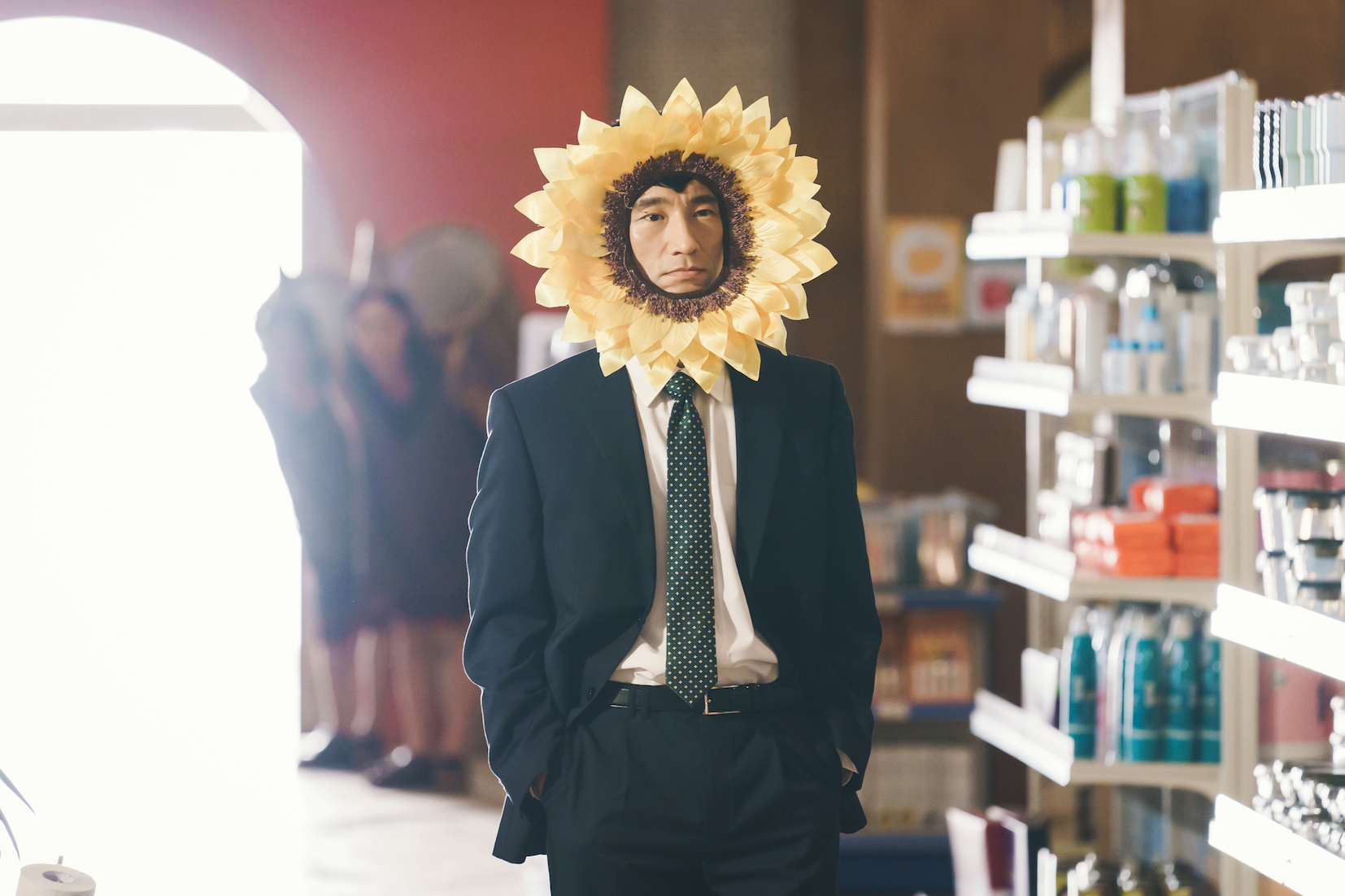 金炳哲在韓劇《很便宜，千里馬超市》一改戲路，改走爆笑的喜劇路線。（friDay影音提供）