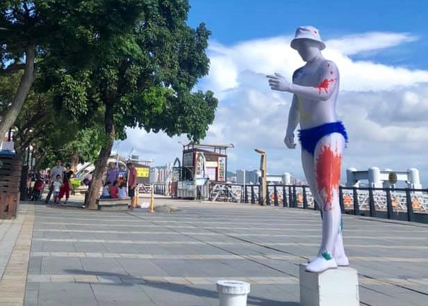 街頭表演卻遇遭到沒禮貌的觀眾賞巴掌，讓林姓演員難過「你那張嘴臉我永遠記得！」。（翻攝自當事人臉書）