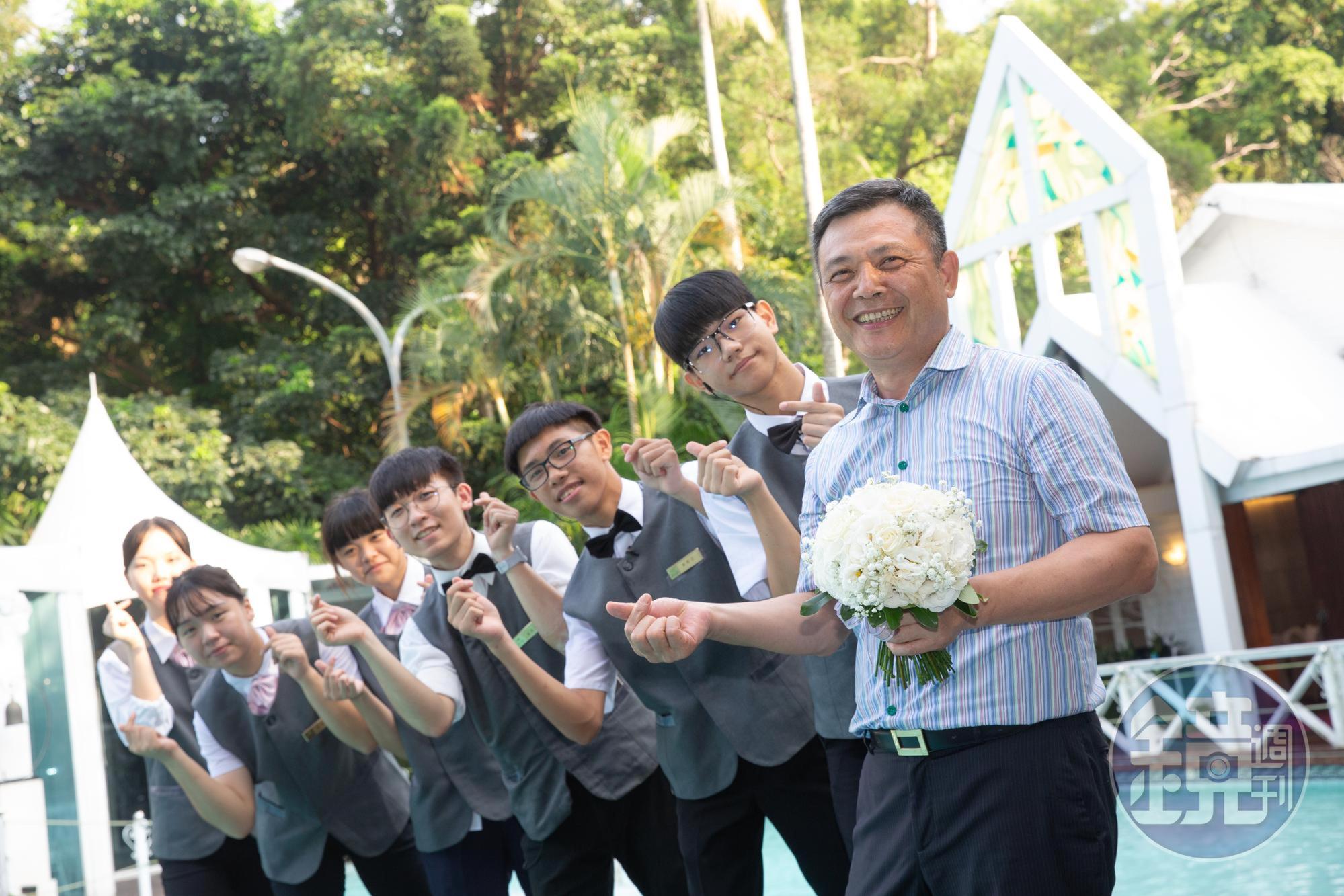 吳永強很年輕就被重用,讓他很願意給年輕人舞台與機會,培養婚宴人才。