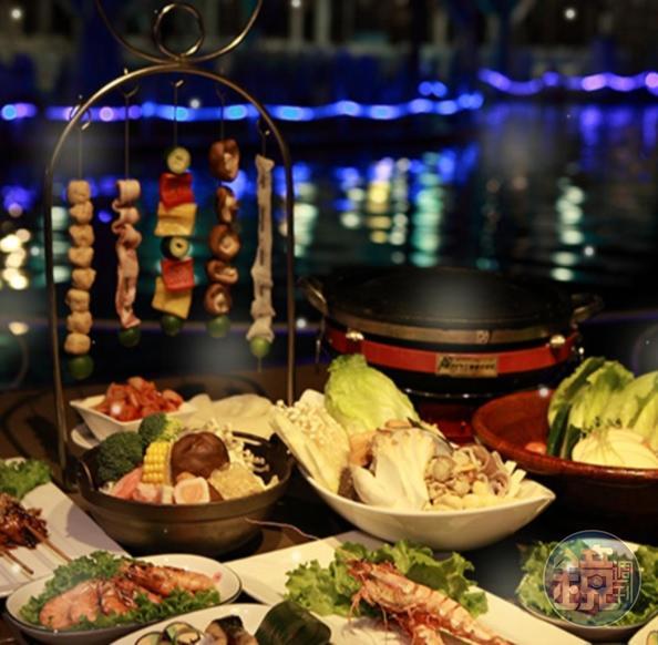 沒辦婚宴的平日，青青尚婚宴會館泳池也開放客人預訂無限燒烤BBQ。（翻攝青青婚宴集團官網）