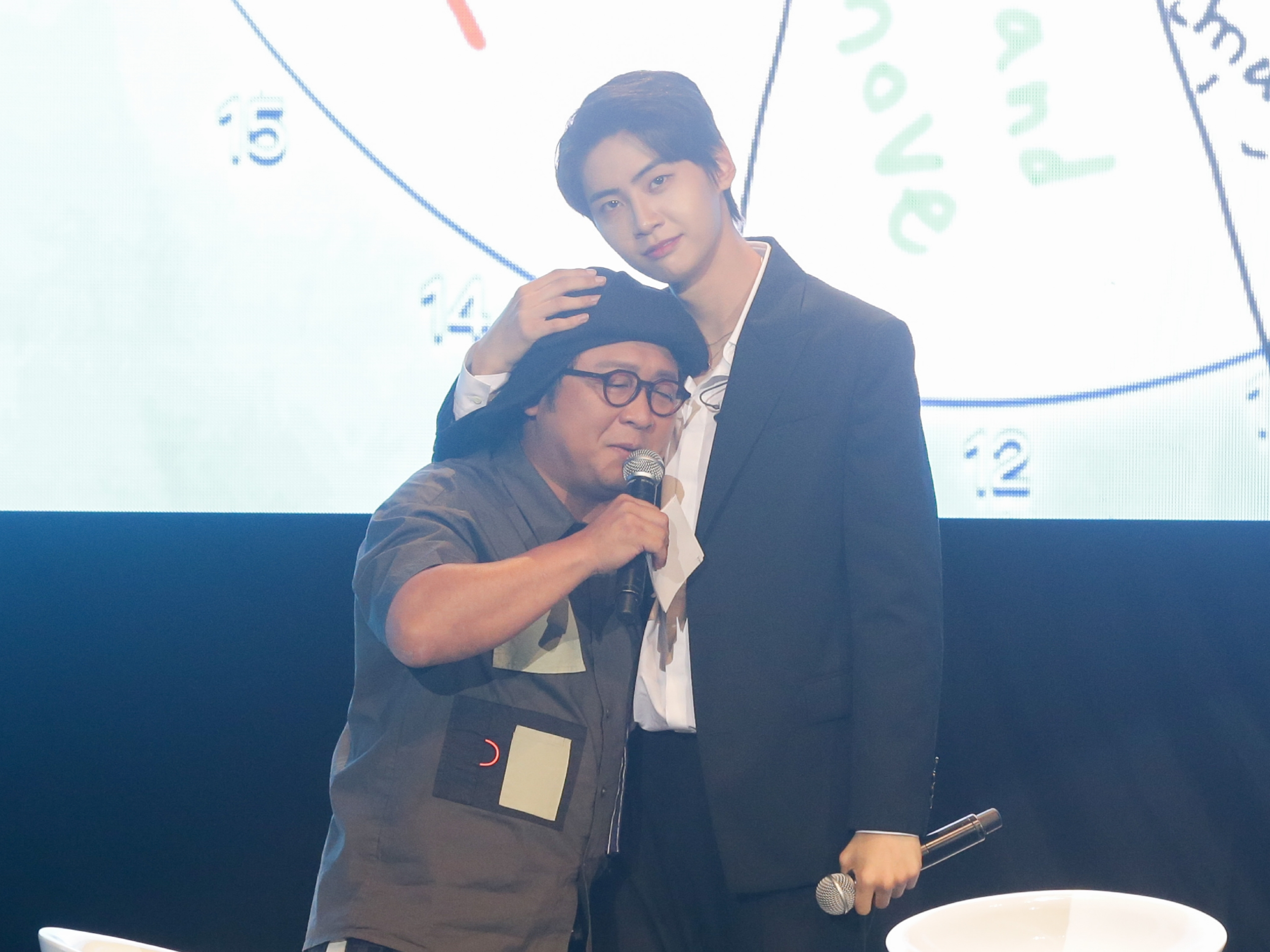 李鎮赫見面會由納豆主持，2人開心互動。