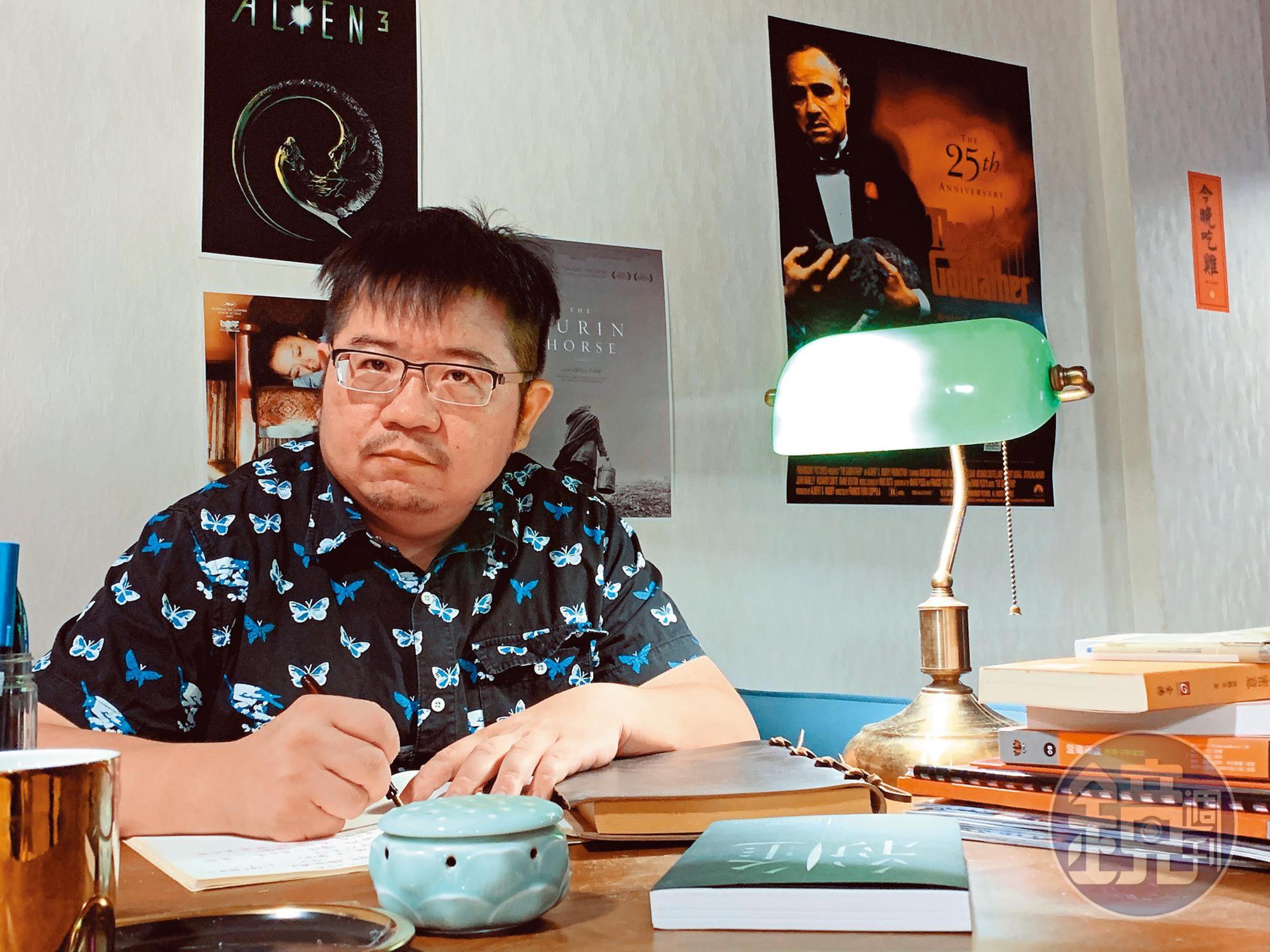 鏡文學編劇統籌張耀升與鍾孟宏共同編寫《陽光普照》劇本,進行深入田野調查。(張耀升提供)