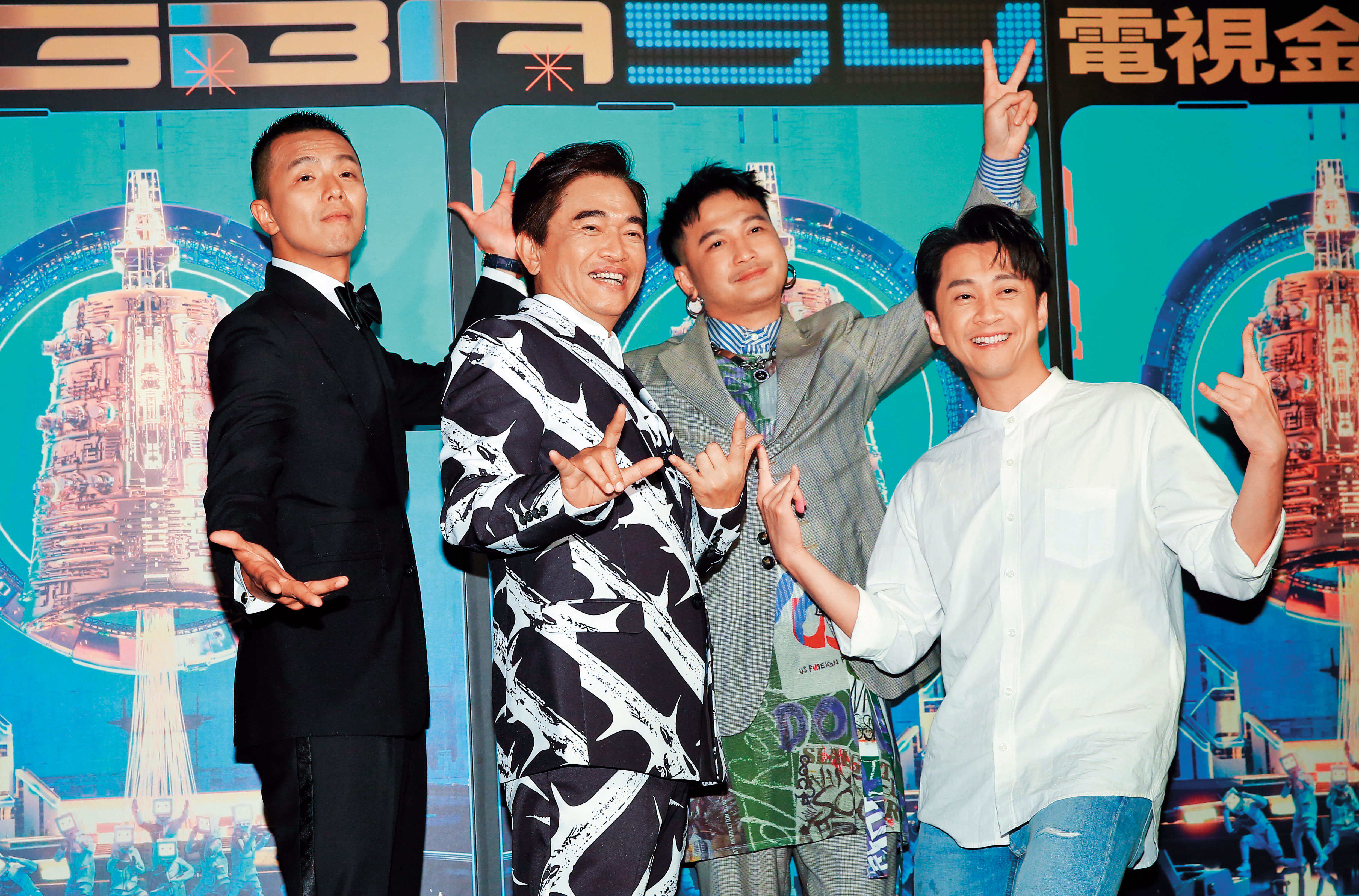 KID（右2）出席本屆金鐘獎時明顯發福，遭網友質疑「過太爽。」