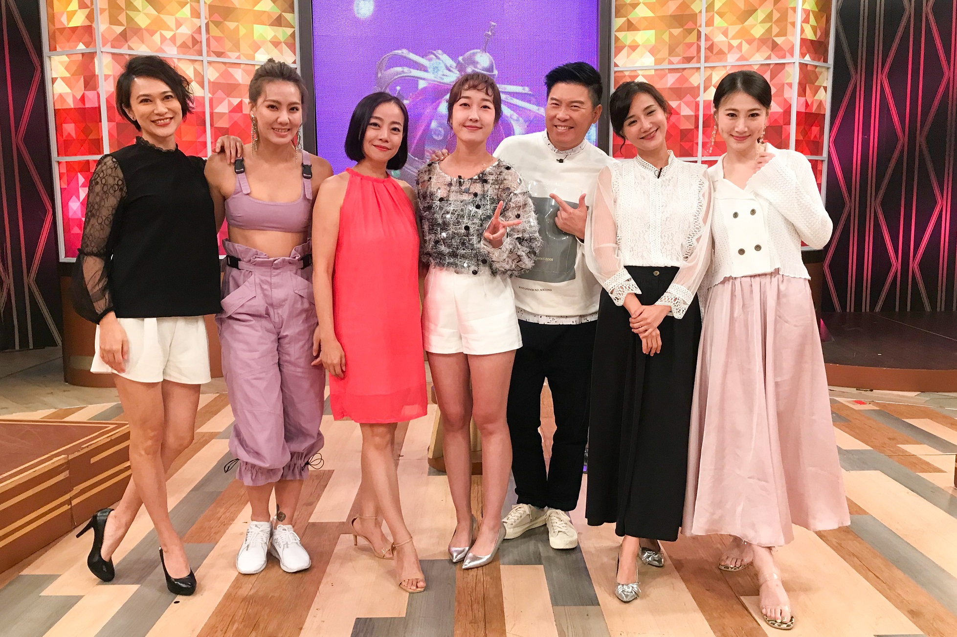 衛視中文台《一袋女王》日前邀請何妤玟、范瑞君、李新、劉雨柔、章家瑄上節目分享自己努力經營婆媳關係。（衛視提供）