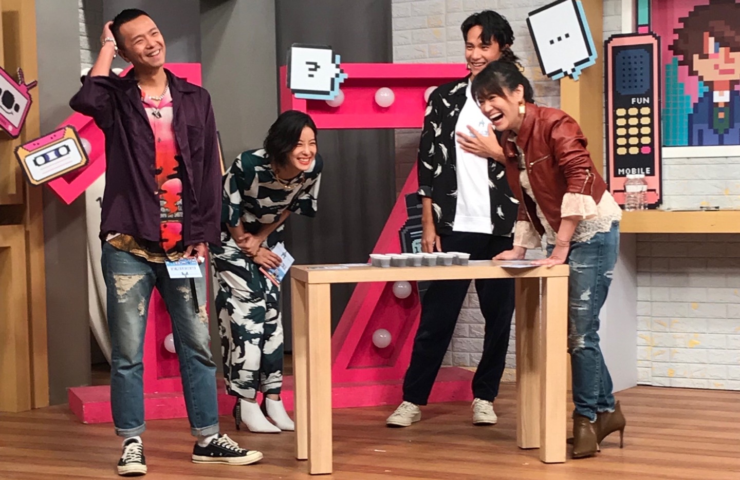 賴雅妍和曹晏豪上節目宣傳新片。（17直播提供）