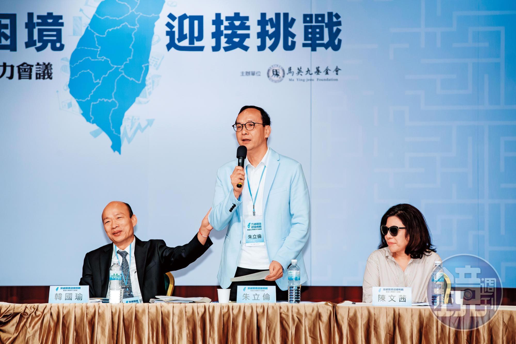 為避免刺激國民黨總統候選人韓國瑜搭配前新北市長朱立倫的「韓朱配」成局,蔡英文副手可能11月中旬才公布。