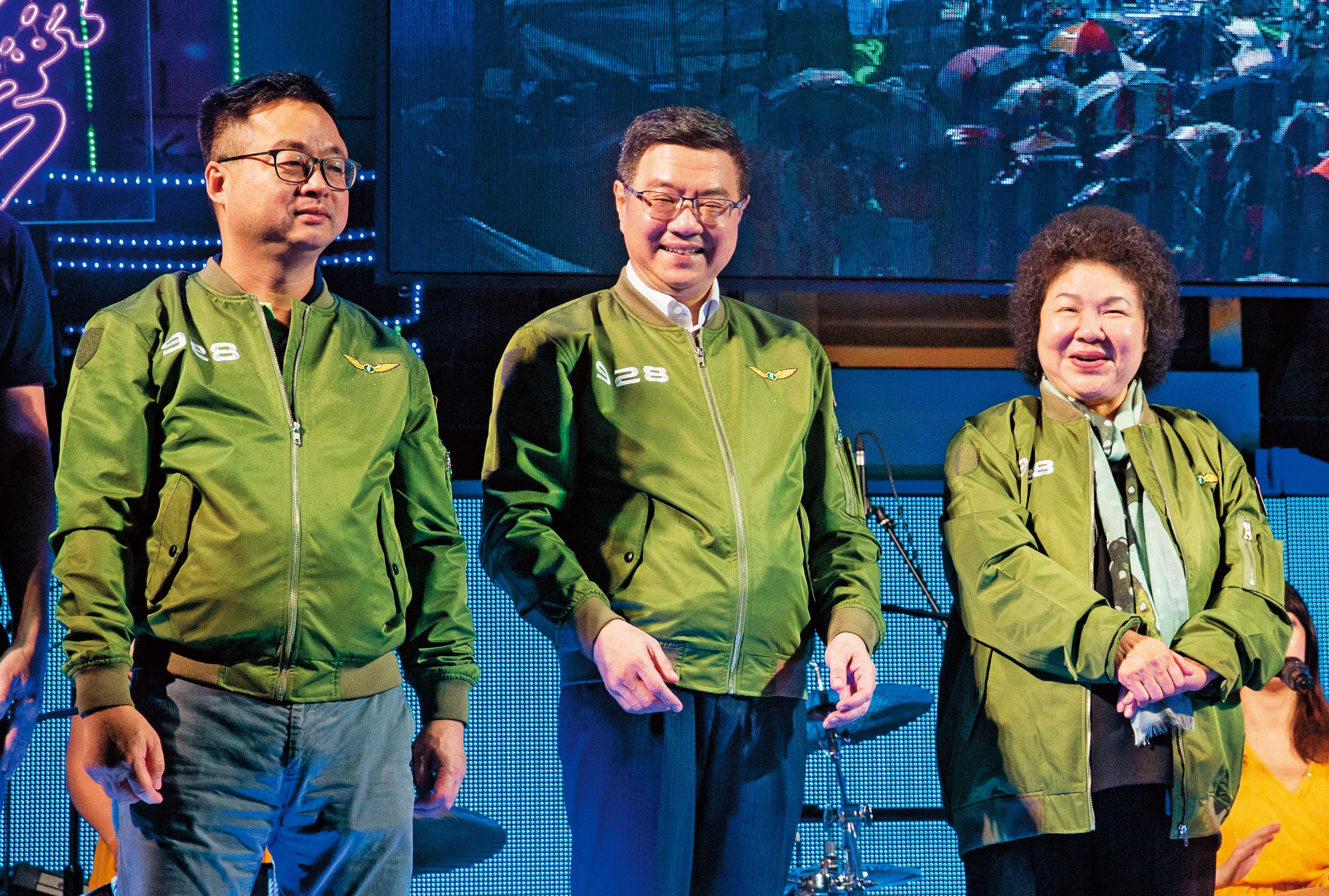 民進黨主席卓榮泰（中）、總統府祕書長陳菊（右）是促成「蔡賴配」的二大推手。