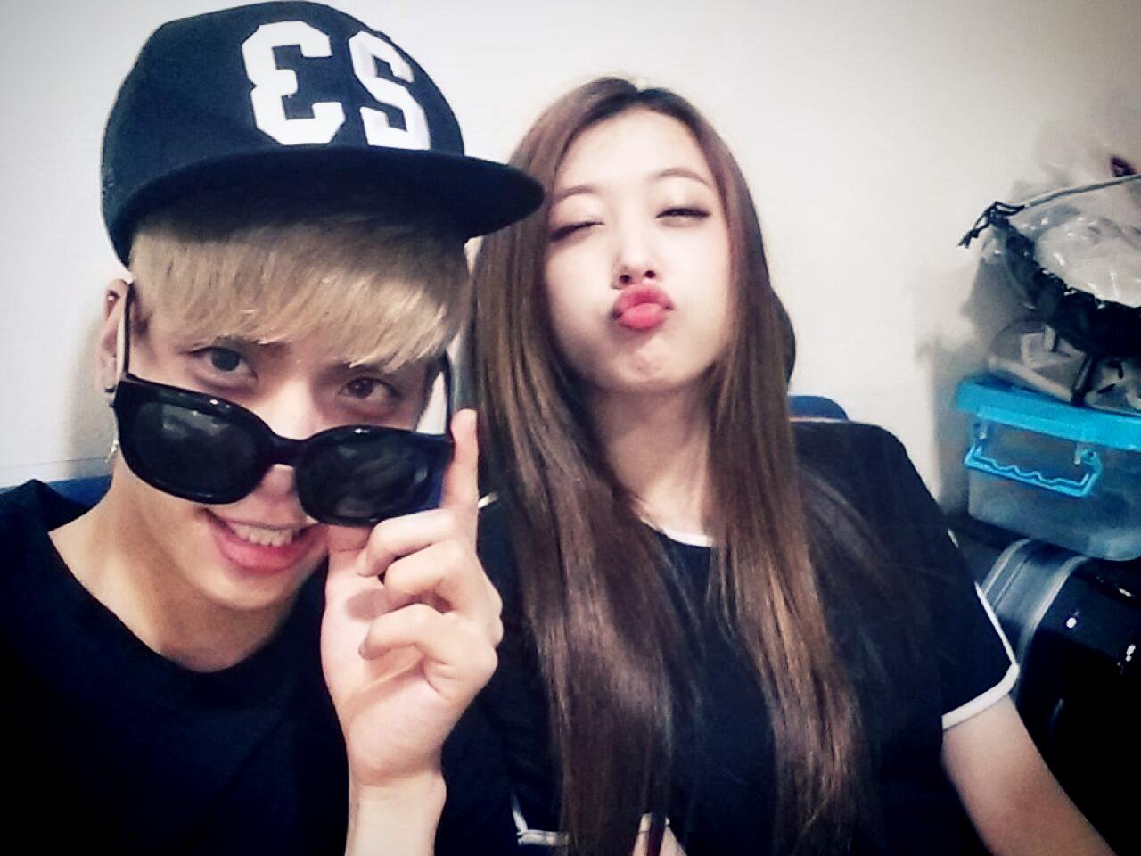 雪莉與同公司師兄SHINee鐘鉉的人生停留在燦爛的20代歲月。（網路圖片）