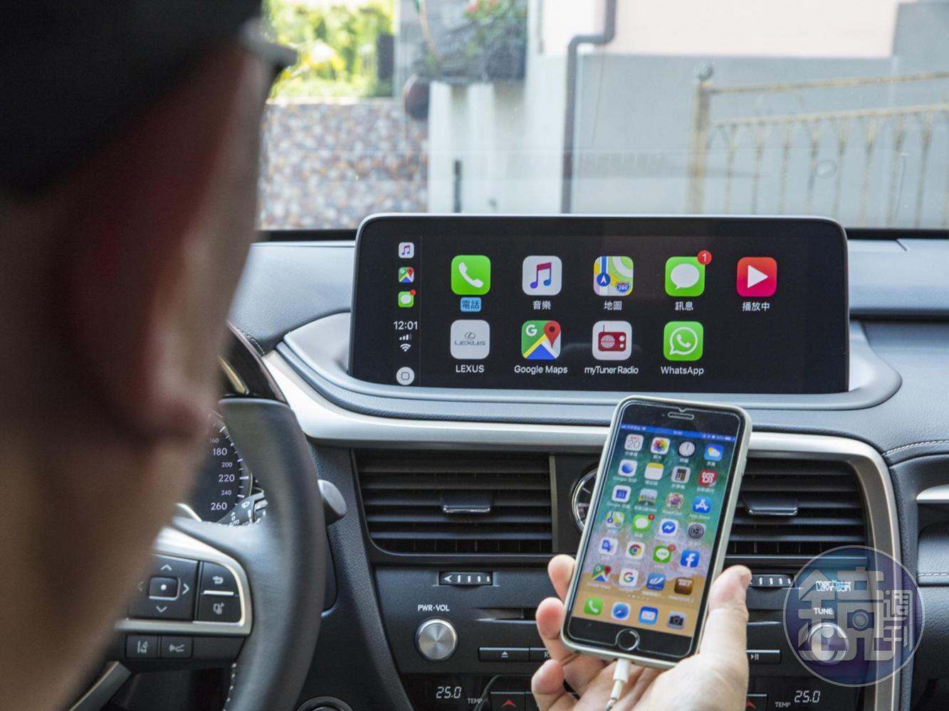 追隨時代的腳步，多功能資訊整合系統亦支援Apple CarPlay與Android Auto操作。