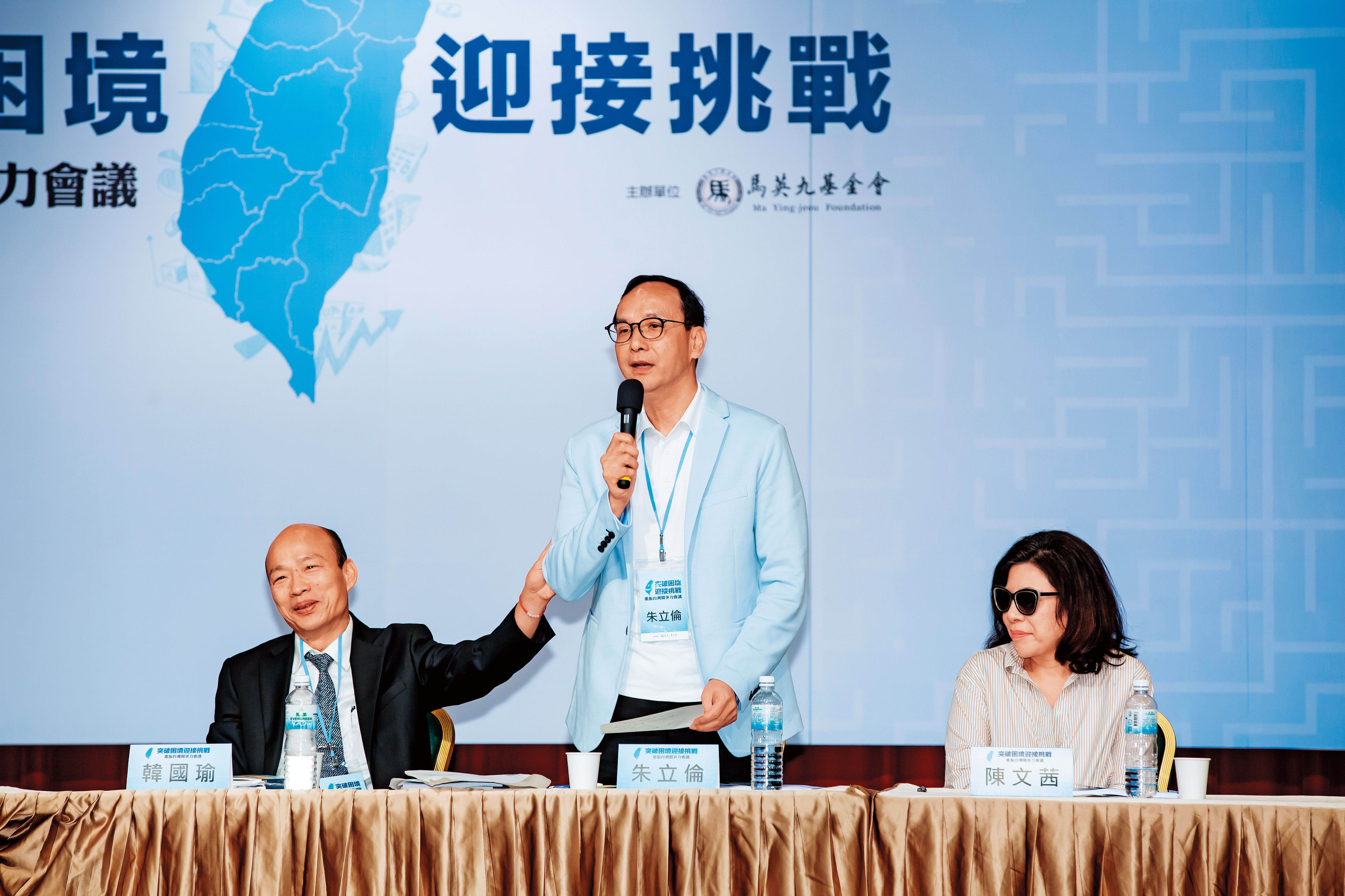 為避免刺激國民黨總統候選人韓國瑜搭配前新北市長朱立倫的「韓朱配」成局，蔡英文副手可能11月中旬才公布。