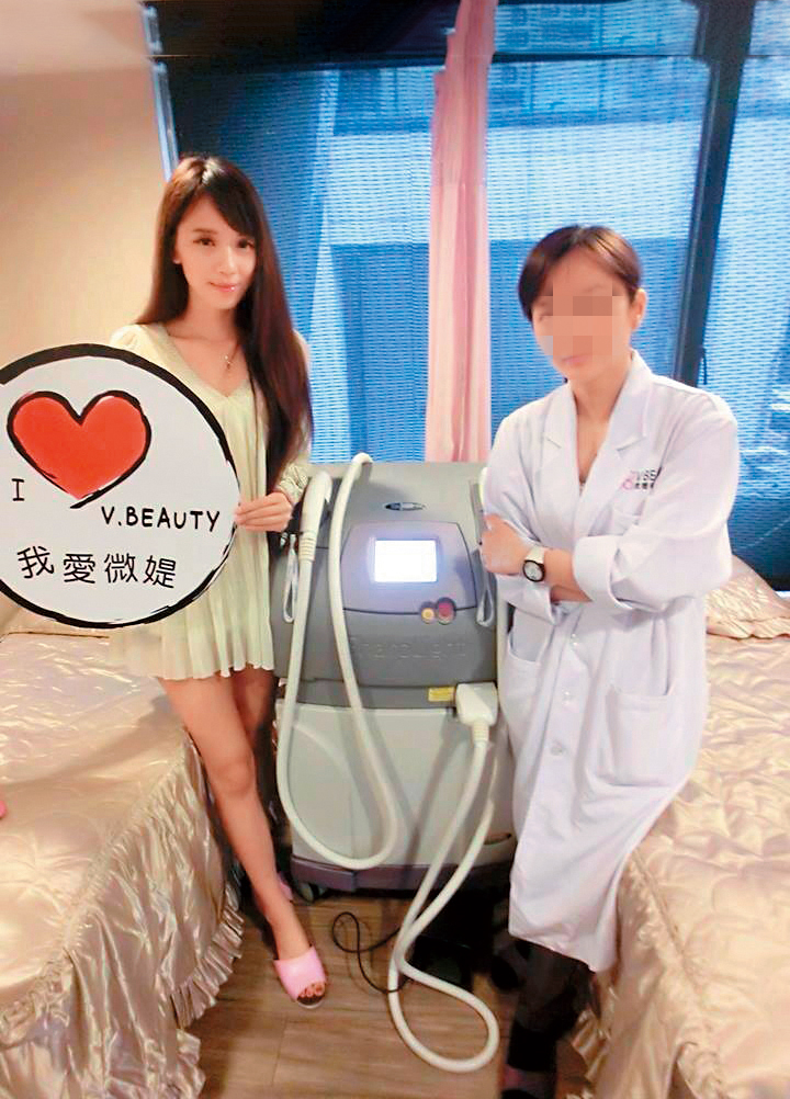 翁子涵(左)曾分享自己上整形診所的照片。(翻攝自翁子涵臉書)