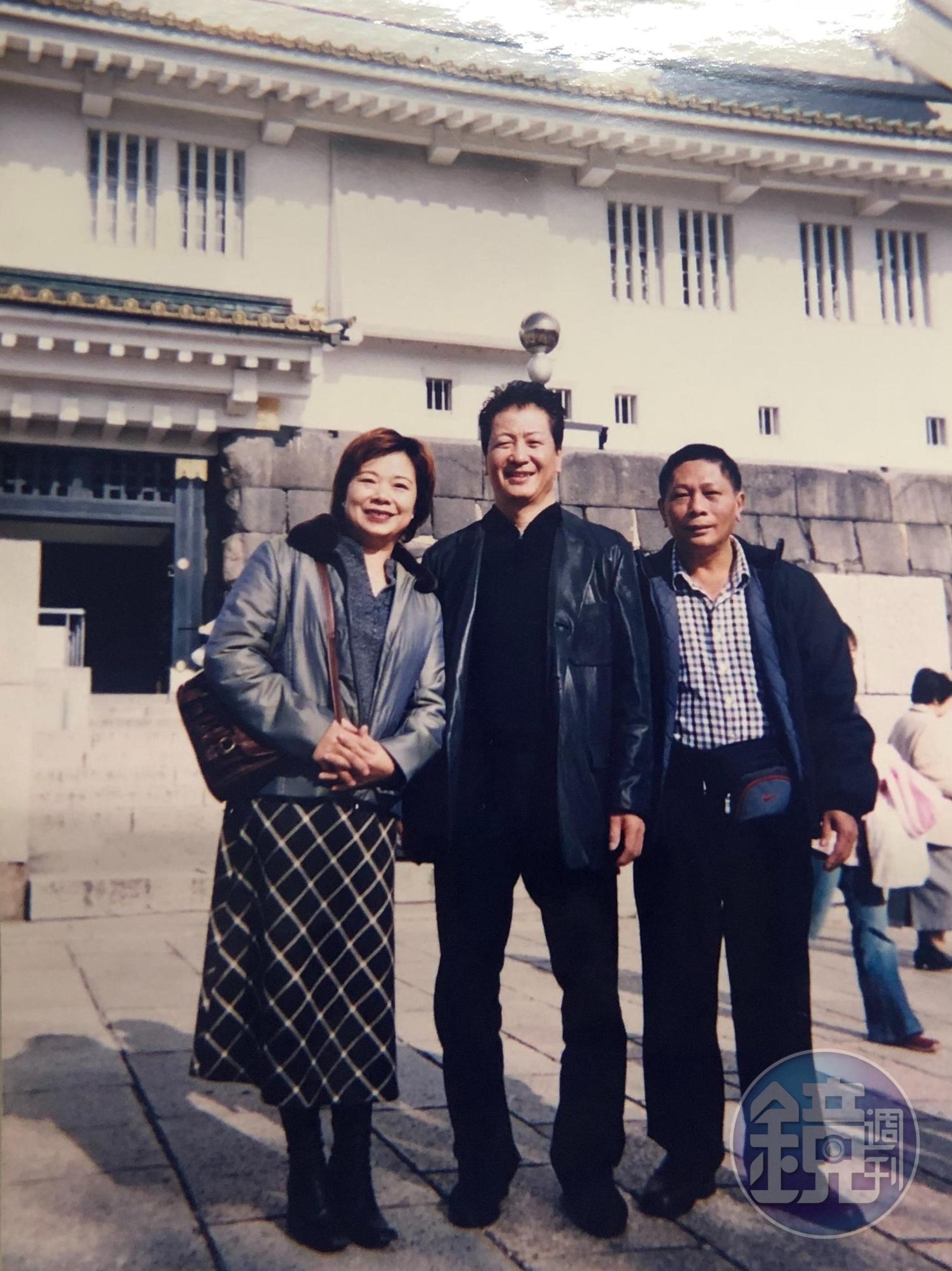 蘇文得夫妻與日本知名品牌社長(中)合作近20年,也建立了友誼。(麒琳實業提供)