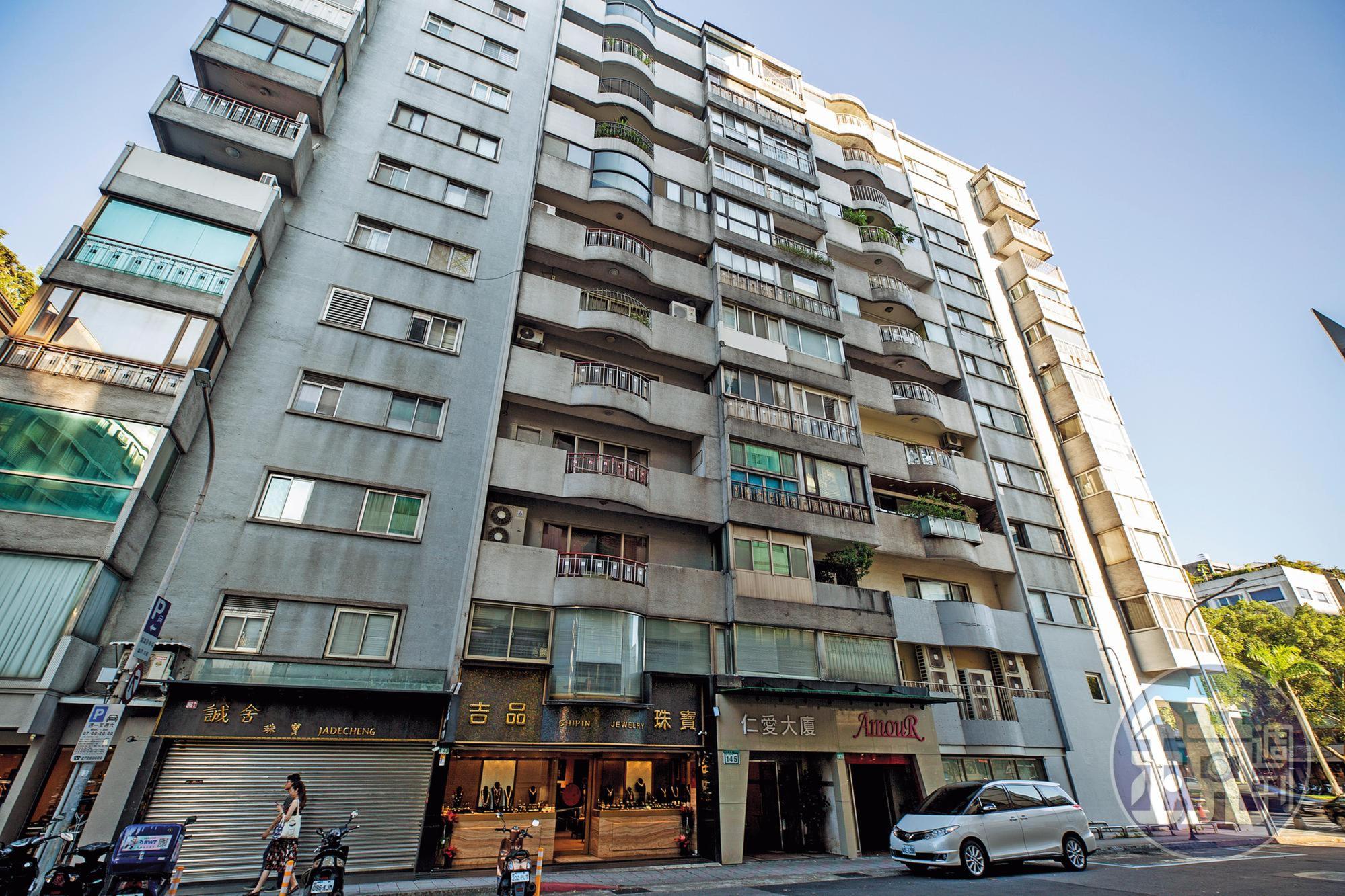 劉泰英目前住的北市「仁愛大廈」豪宅,約50坪,市值逾7,000萬元。