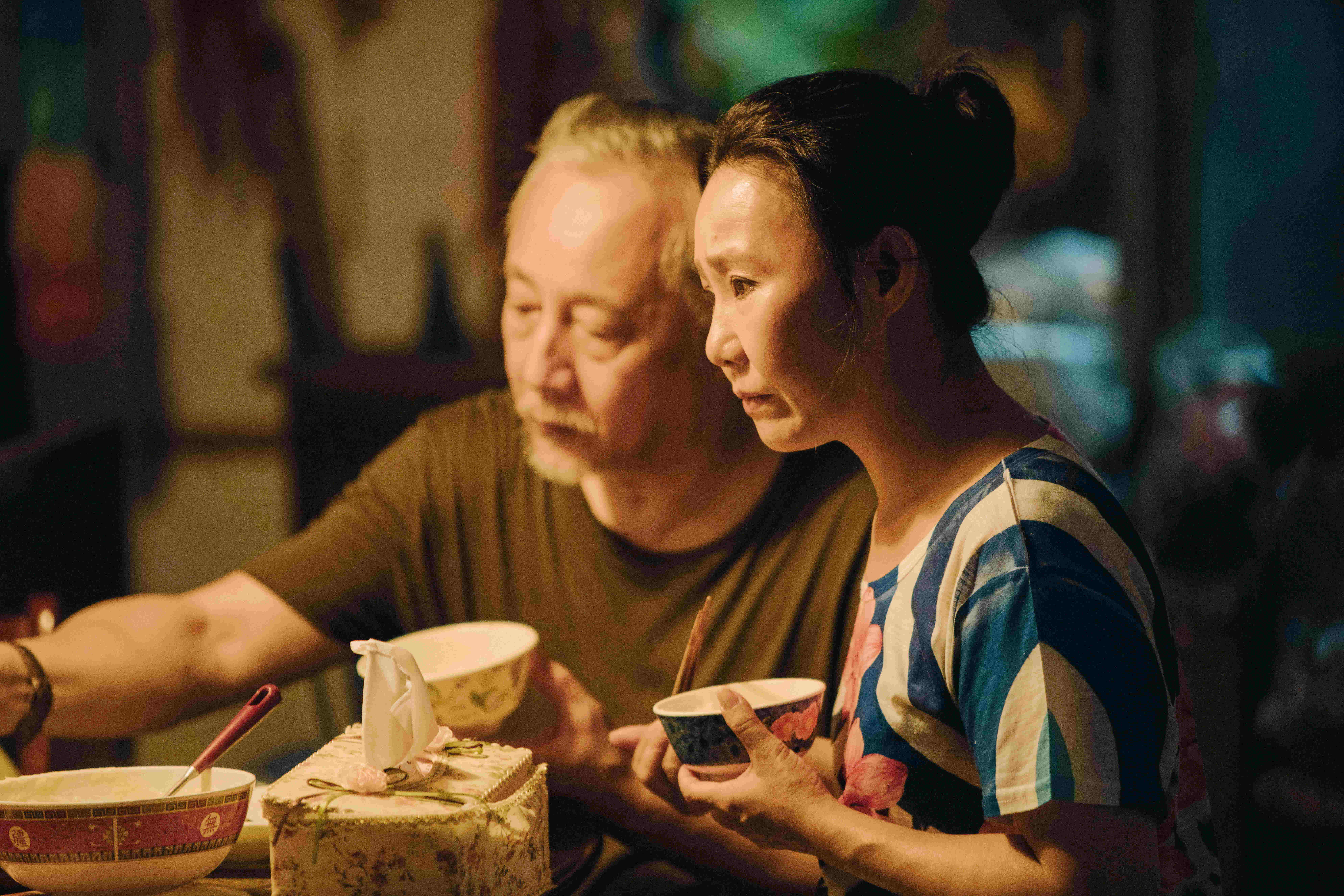 呂雪鳳戲中嫁給並不愛她的退伍上校，對方失智後又挑起照顧重任。（friDay影音提供）