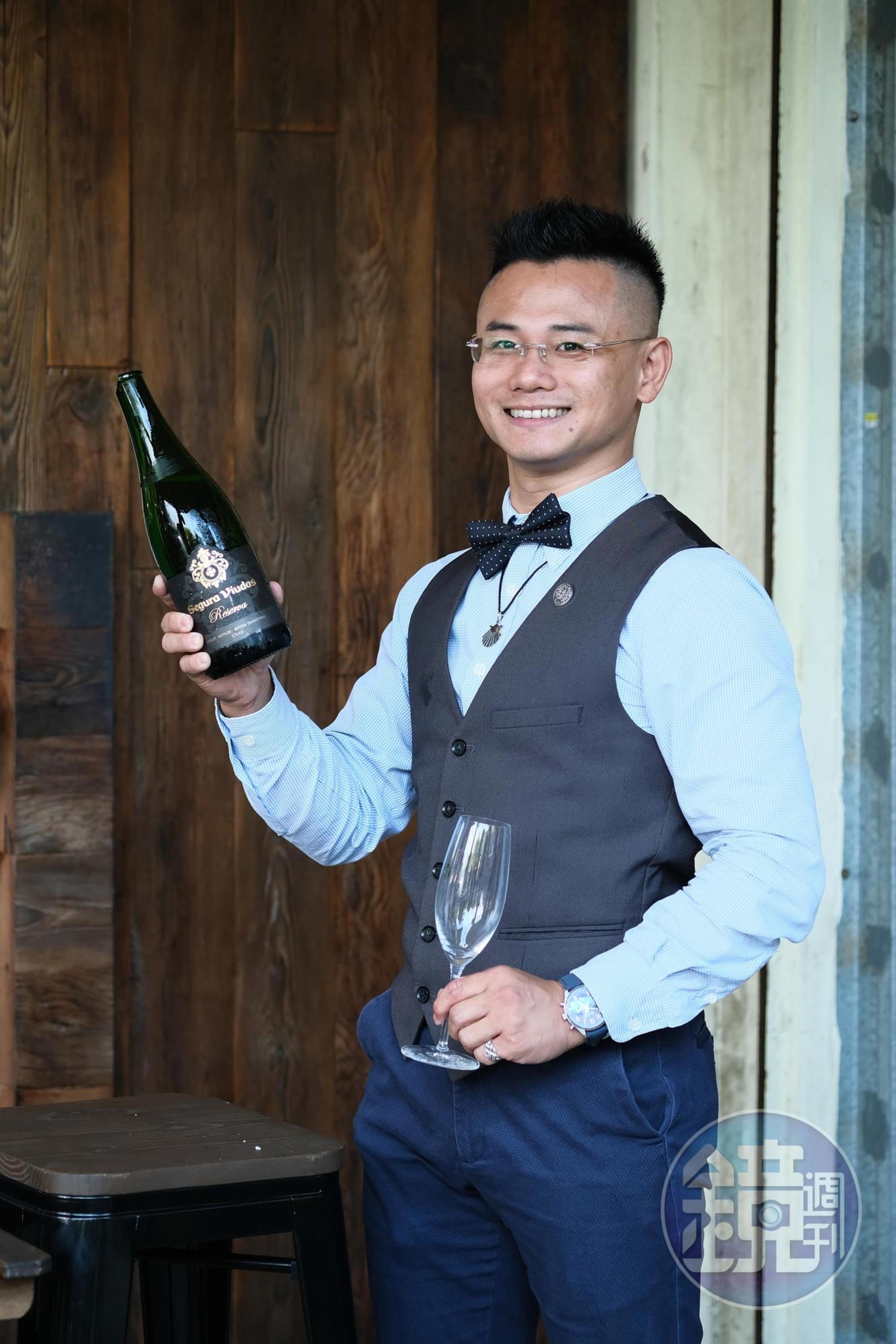 經營粉專「流浪嗜酒師」的侍酒師張志偉(Peter),是西班牙酒推廣者。