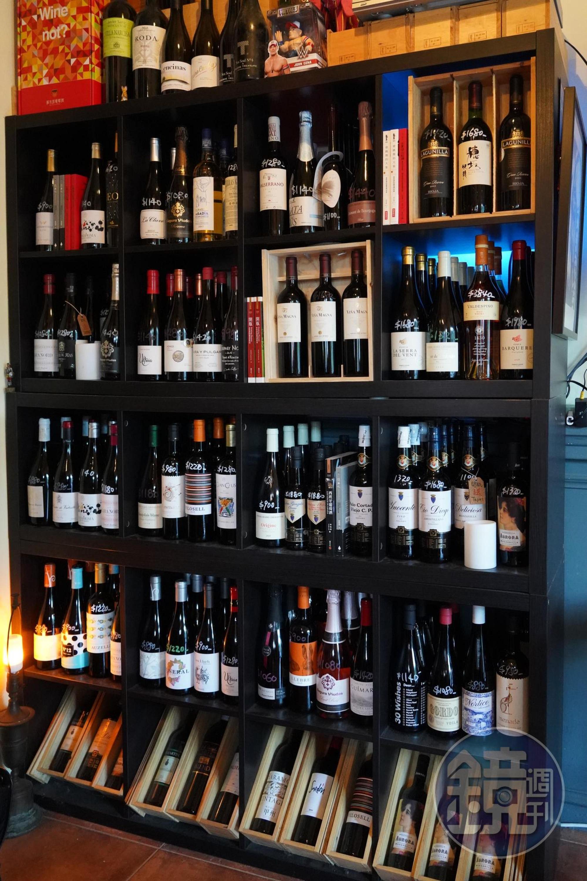 店內供應單杯酒,也可外帶整瓶葡萄酒。
