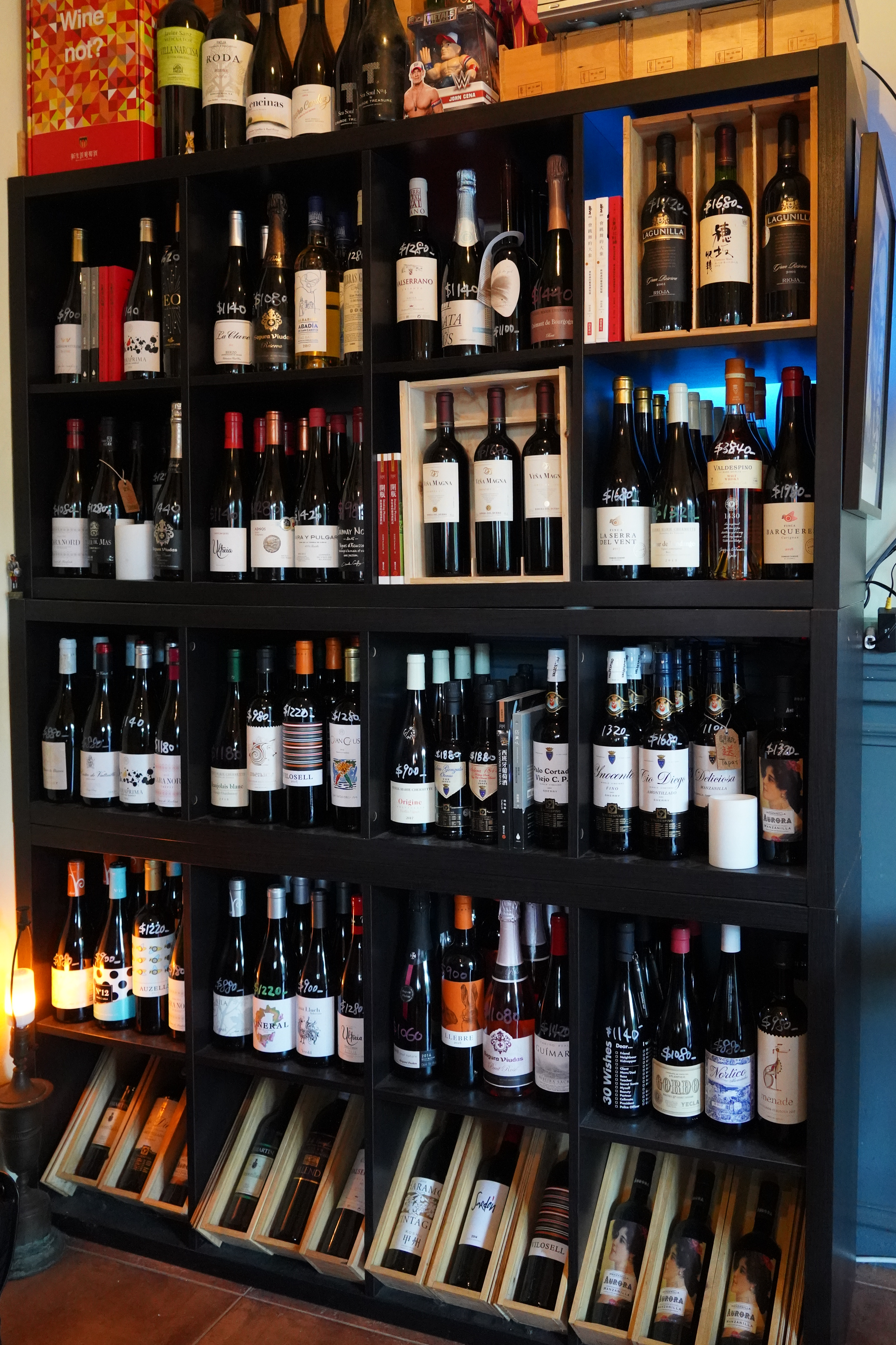 店內供應單杯酒,也可外帶整瓶葡萄酒。