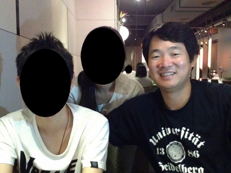 照片右一為役政署副署長兼發言人。（翻攝自臉書）