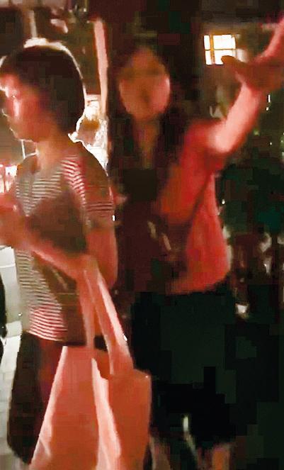王瞳、阿姨和媽媽「侵門踏戶」,直接進入馬俊麟家中。(圖∕截圖自梁敏婷臉書)