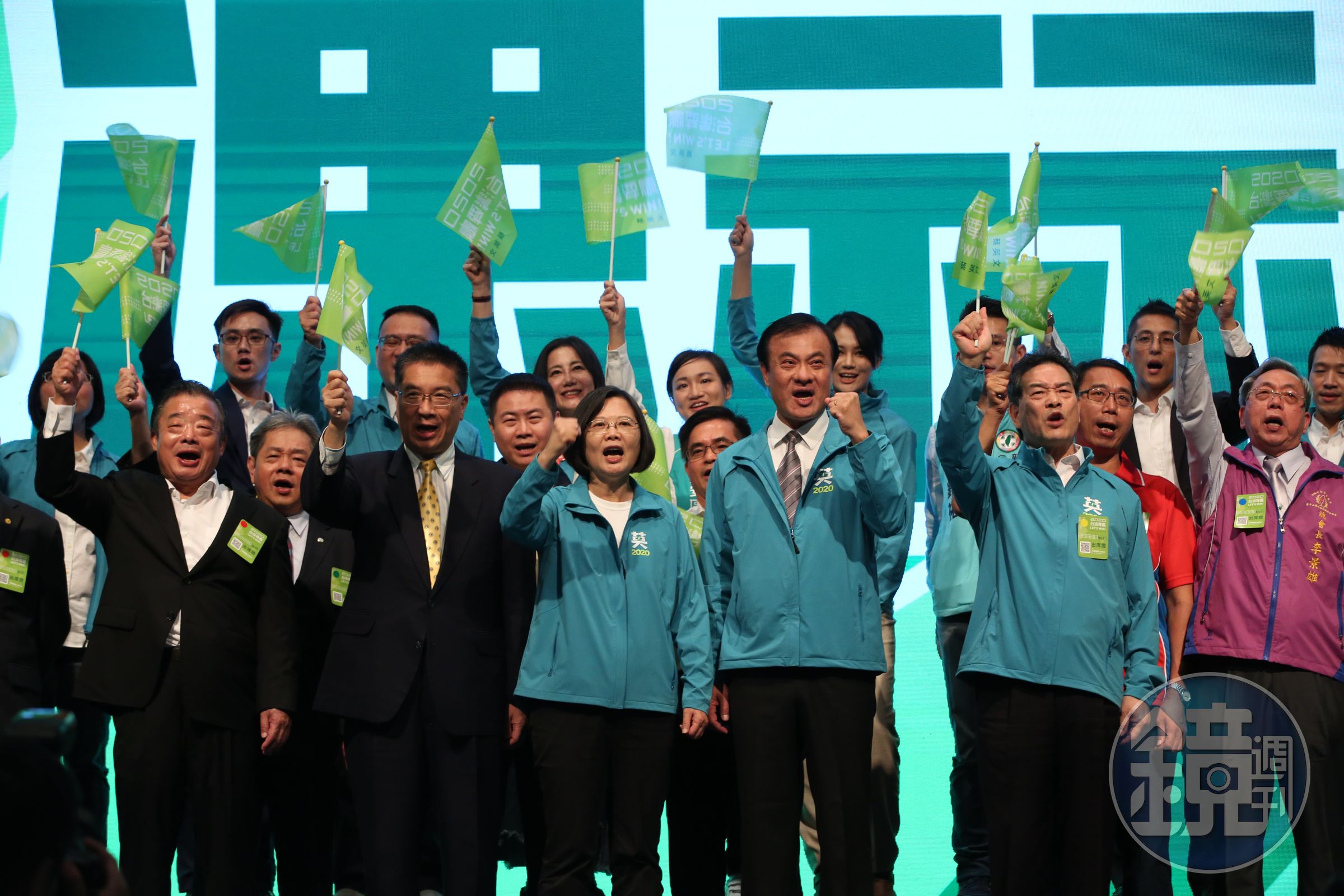 民進黨中執會今流會，導致不分區提名委員會無法成立，黨內大老呼籲蔡英文介入。