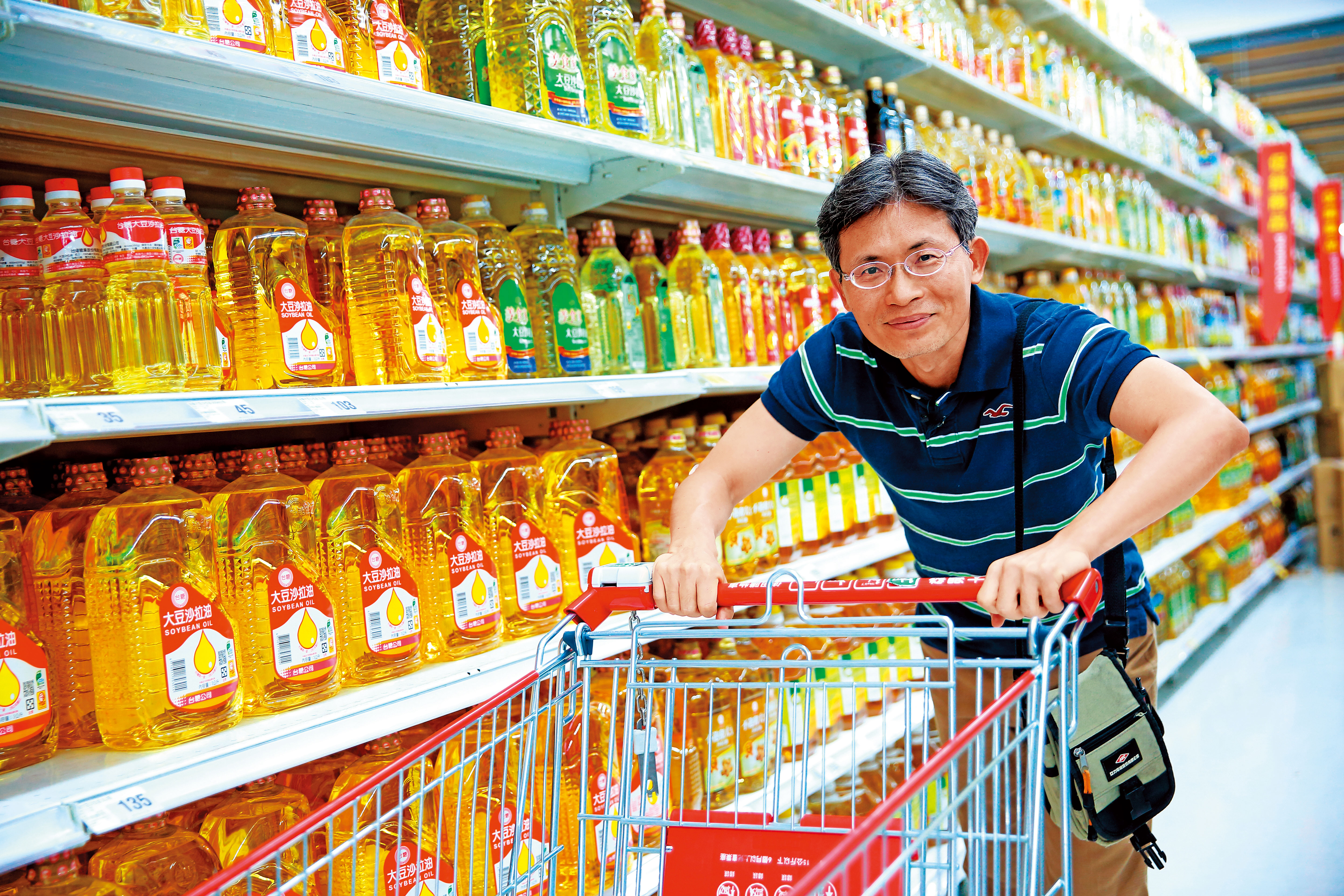 周文偉以股神巴菲特為師，從逛大賣場觀察，加上基本面研究，挖掘出民生消費好股。