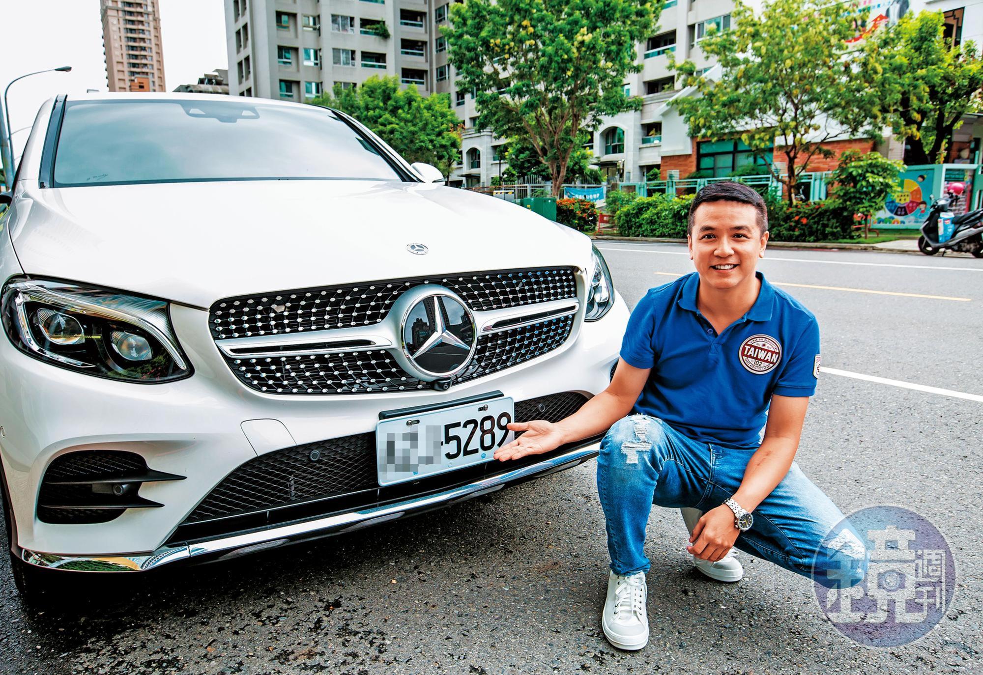 去年歐陽大買宜鼎狂賺千萬元,買了輛賓士車做紀念,車牌號碼還選了宜鼎的股票代號。