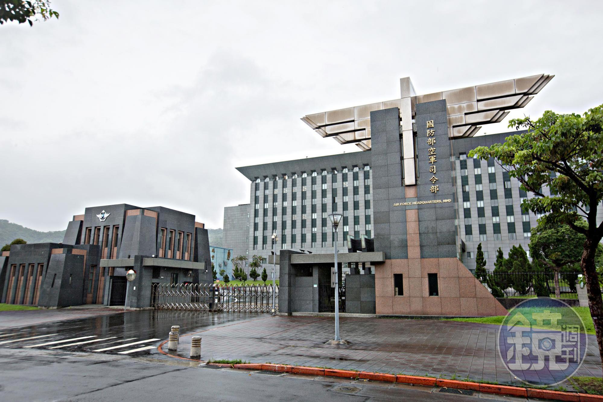 原報名空軍聯合婚禮的同志新人於今(17日)宣布退出。