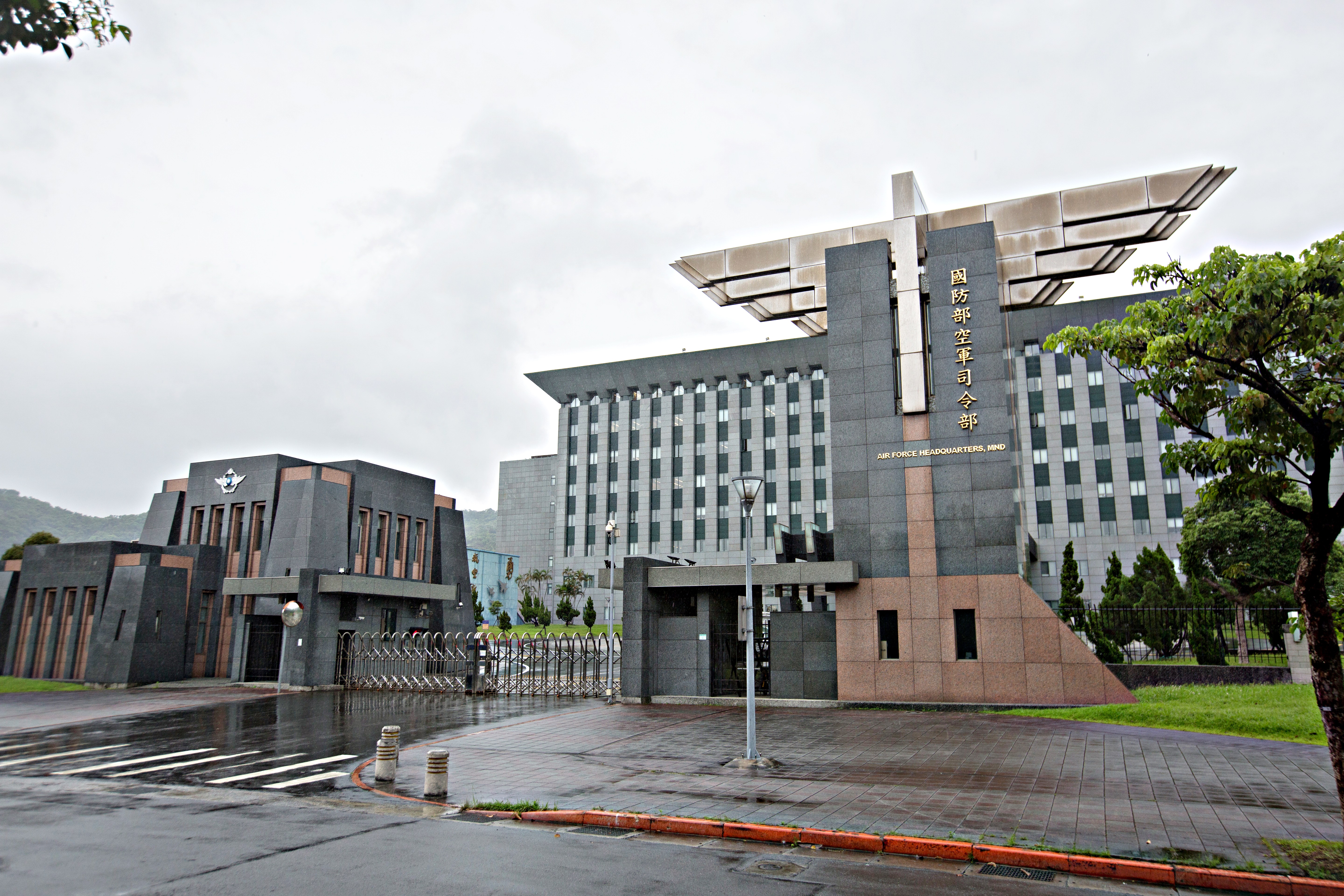 原報名空軍聯合婚禮的同志新人於今（17日）宣布退出。