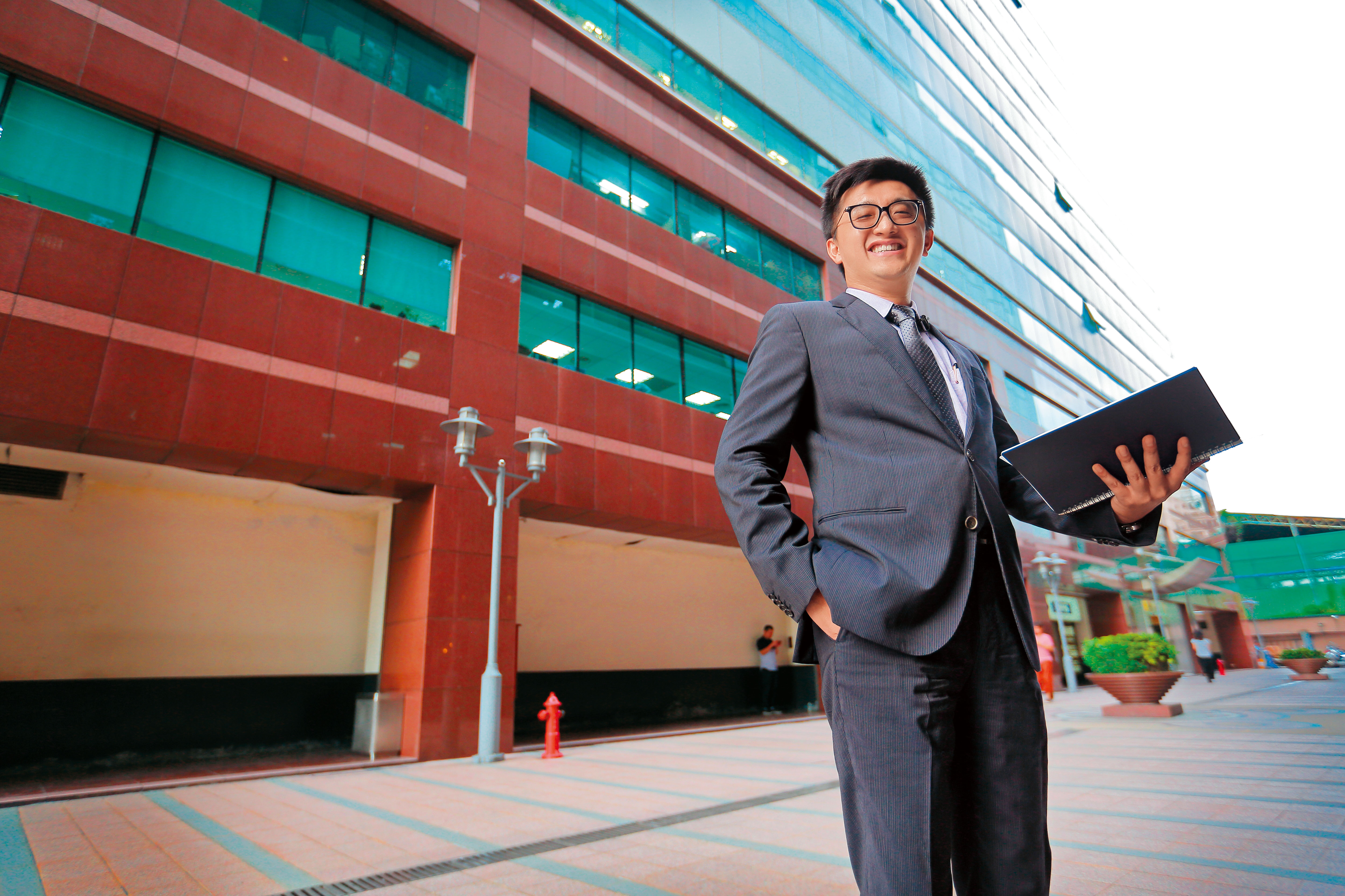 憑著過去10年紮實的產業研究，張捷總是在趨勢發酵之前，就抓住潛力明星。