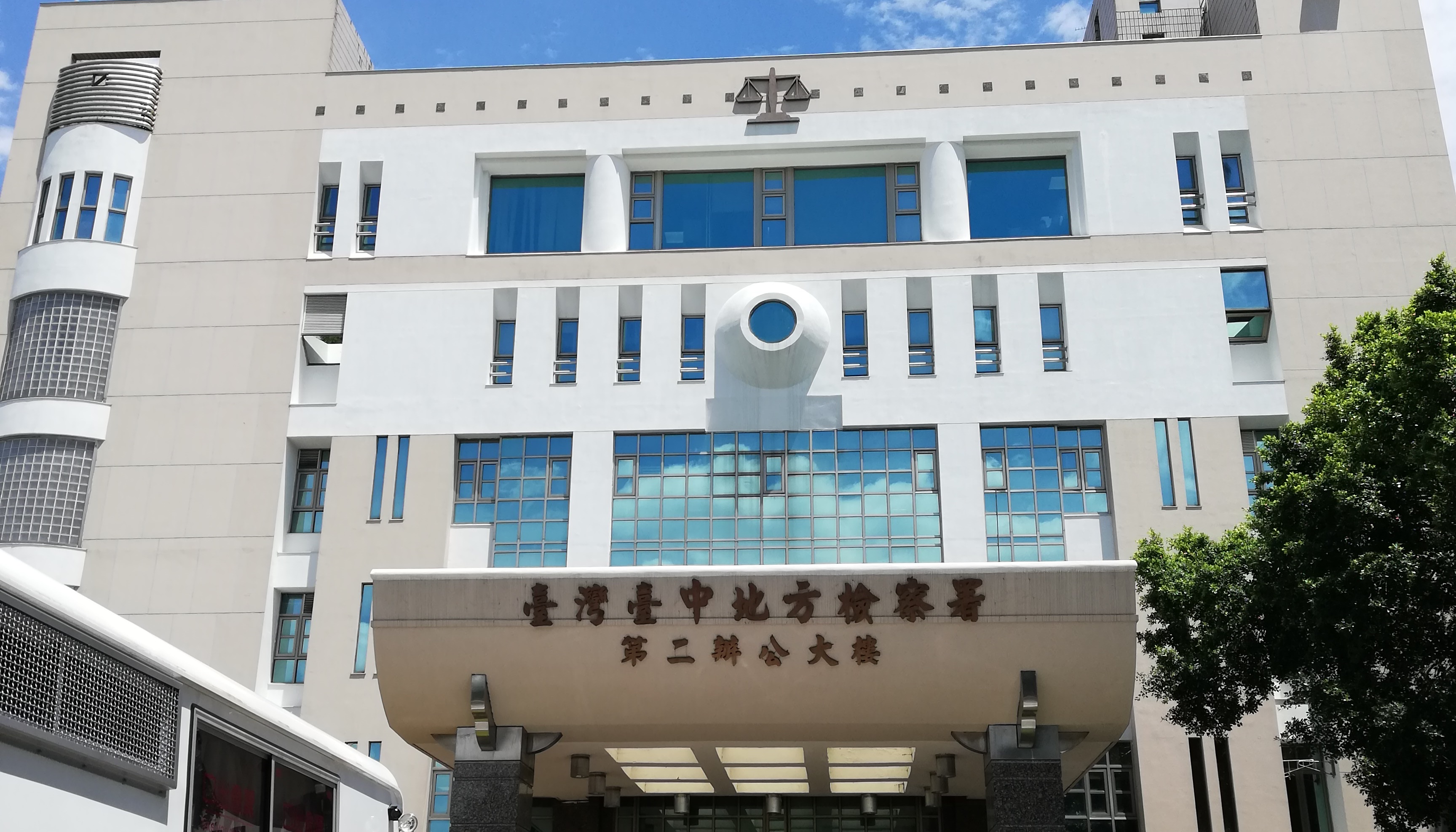 台中地檢署諭令十萬元交保，好讓肇事司機籌錢和解。