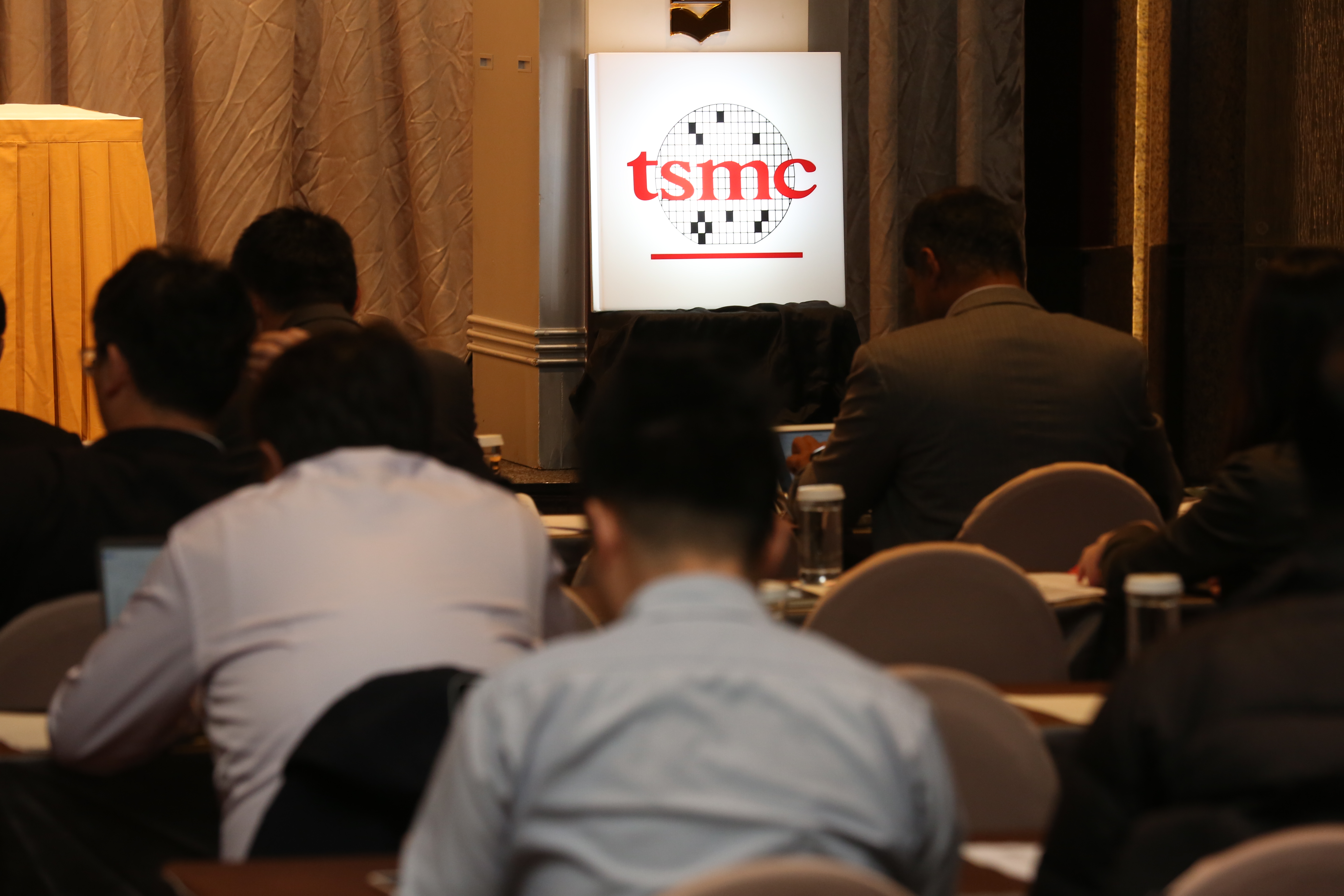 曾經買到60元的台積電，卻只賺2成就賣掉，讓上流哥扼腕，決定改變策略，長抱價值成長股。