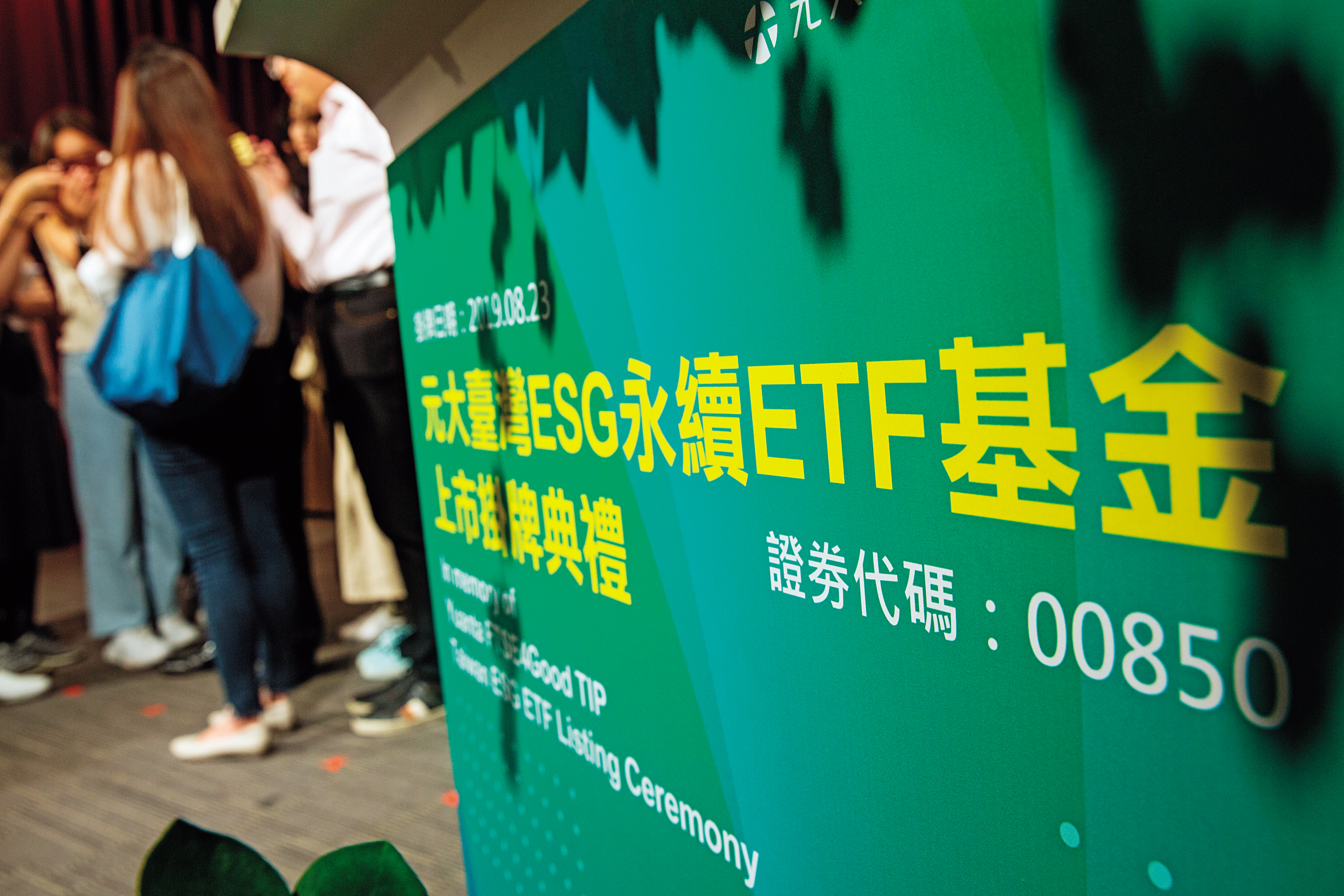 上流哥坦言,99%的人沒選股能力,建議沒時間研究個股的人,買ETF最簡單。