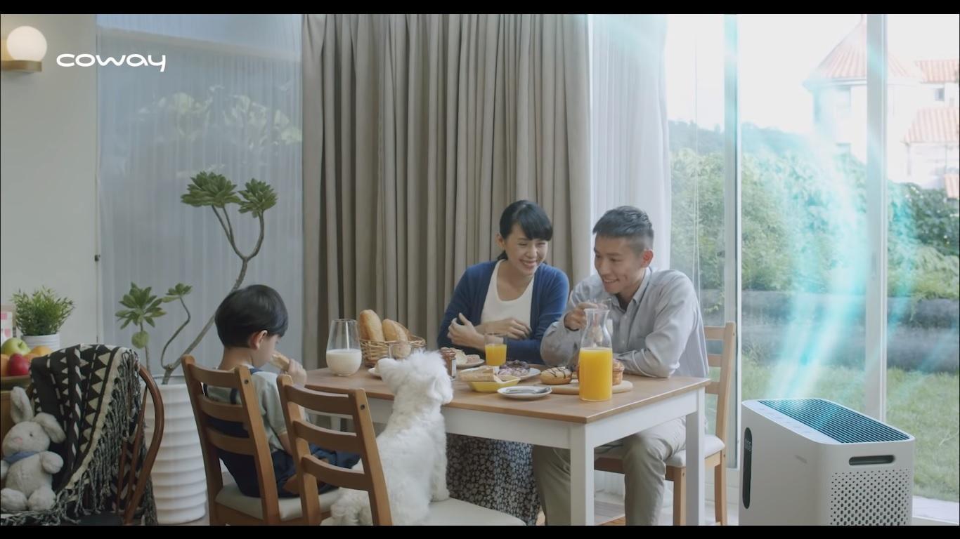 小兒科醫師王嘉慶選擇使用Coway清淨機與淨水器，作為守護家人的防護傘。