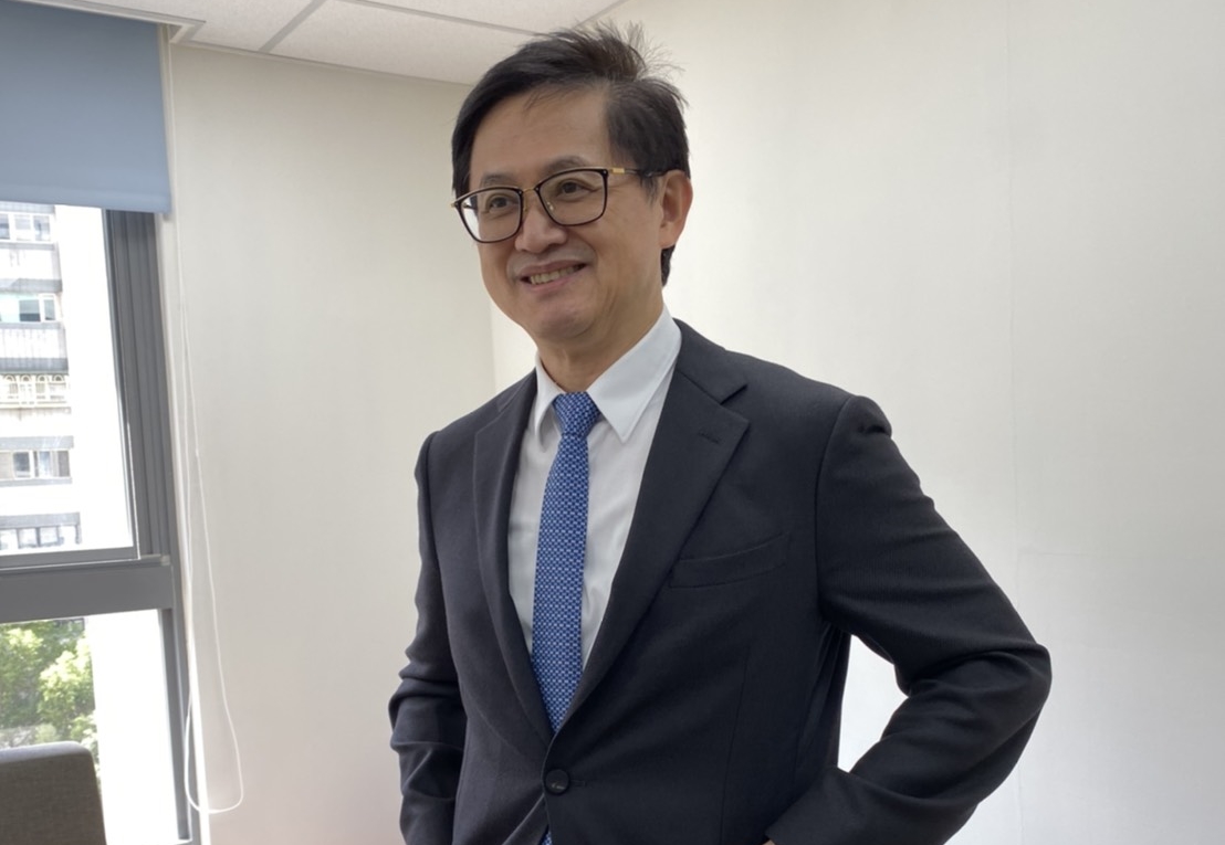 對於被拍到温貞菱同框照，碩董事長童子賢以「三顆綠豆要煮一鍋綠豆湯有點難」形容。