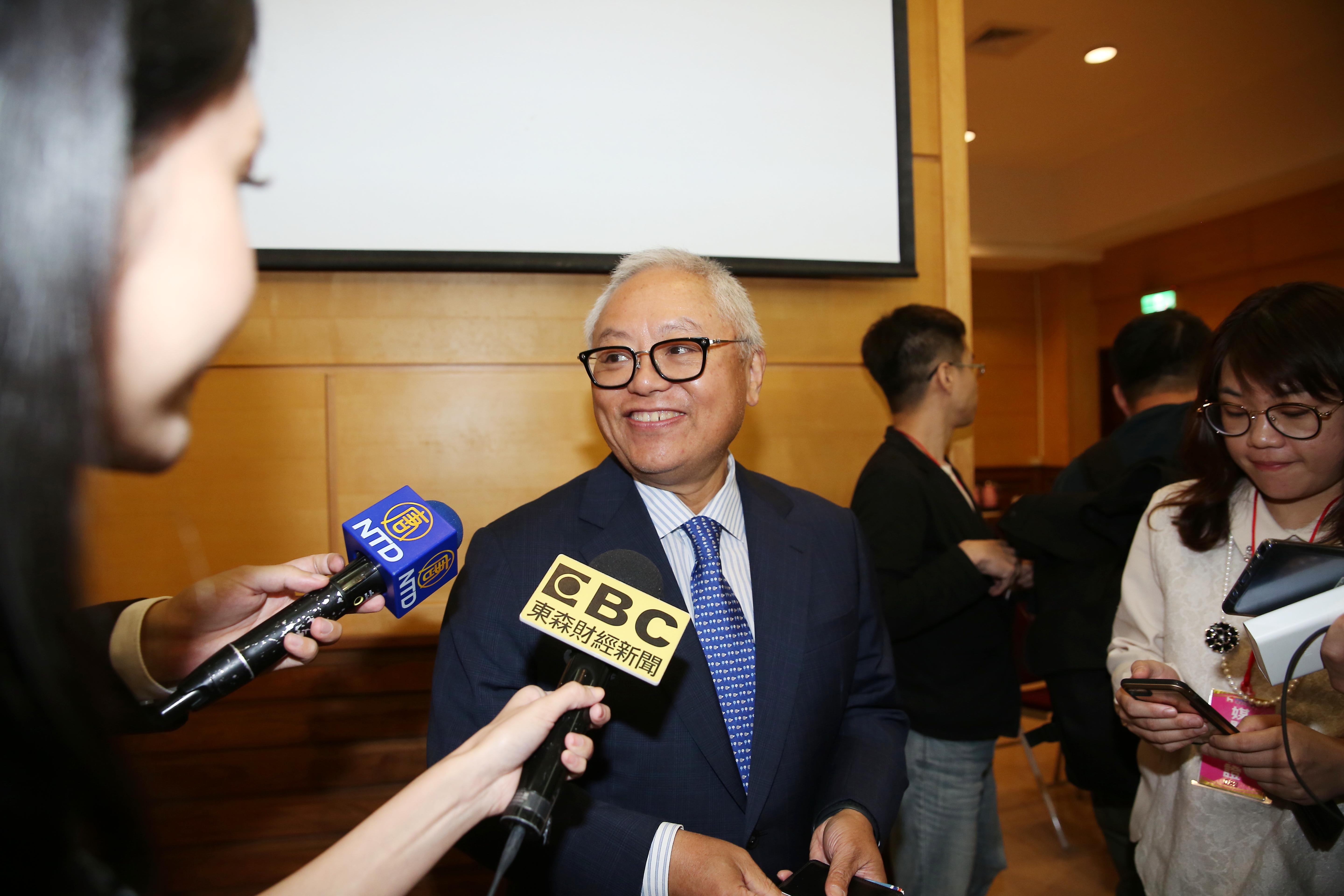 鴻騰董事長盧松青表示，未來聯手康達智後，鴻騰精密、信揚科技、中揚光電等，在車用鏡頭、手機鏡頭的上下游布局將更加完整。