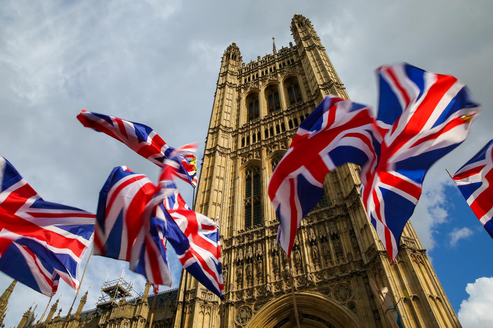 英國與歐盟就脫歐協議達成一致，激勵英鎊漲破1.29美元。（東方IC）