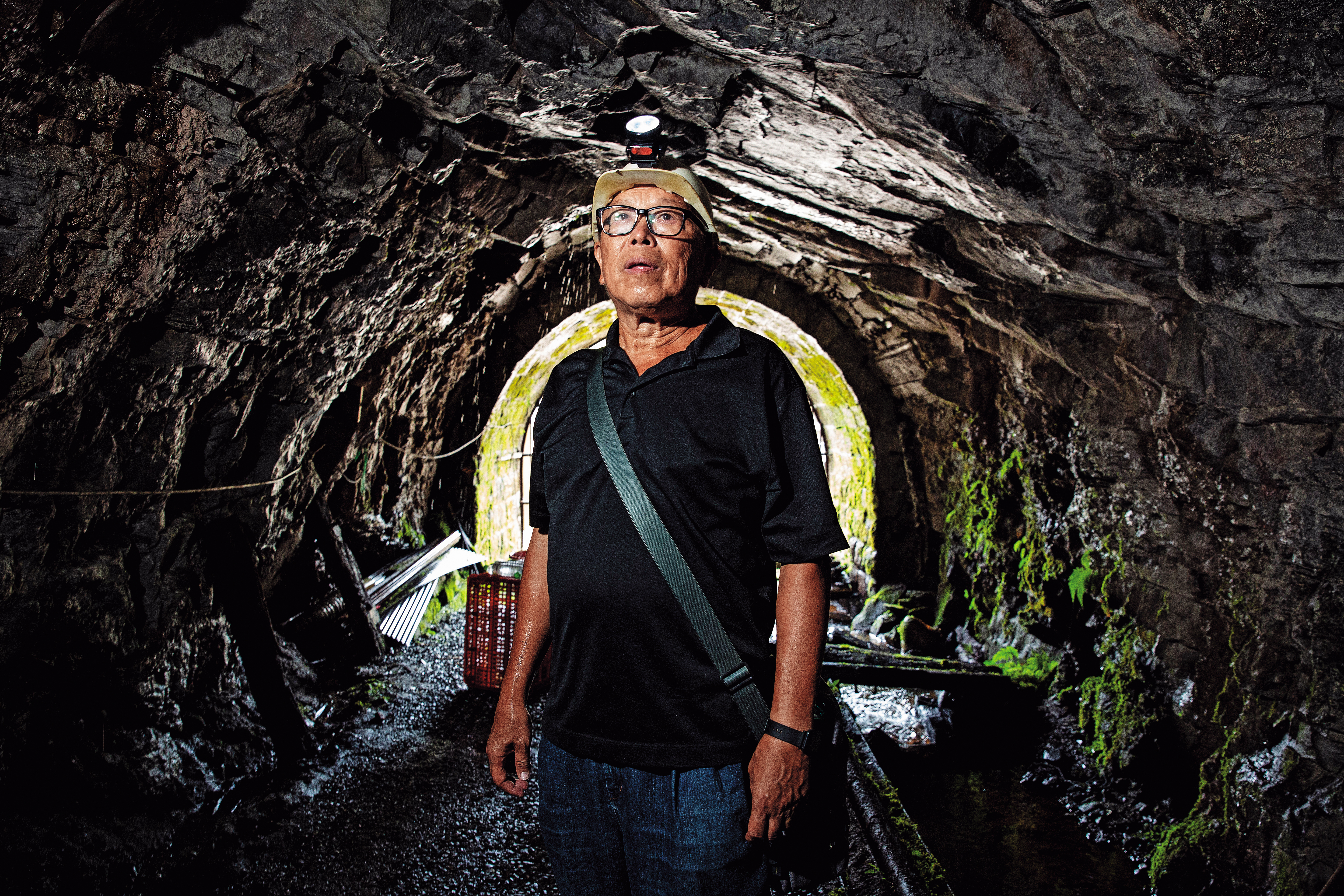 年輕時要錢不要命，入了坑當礦工，毛振飛幾度與死神擦身而過，卻讓他練就出一身堅韌性格。