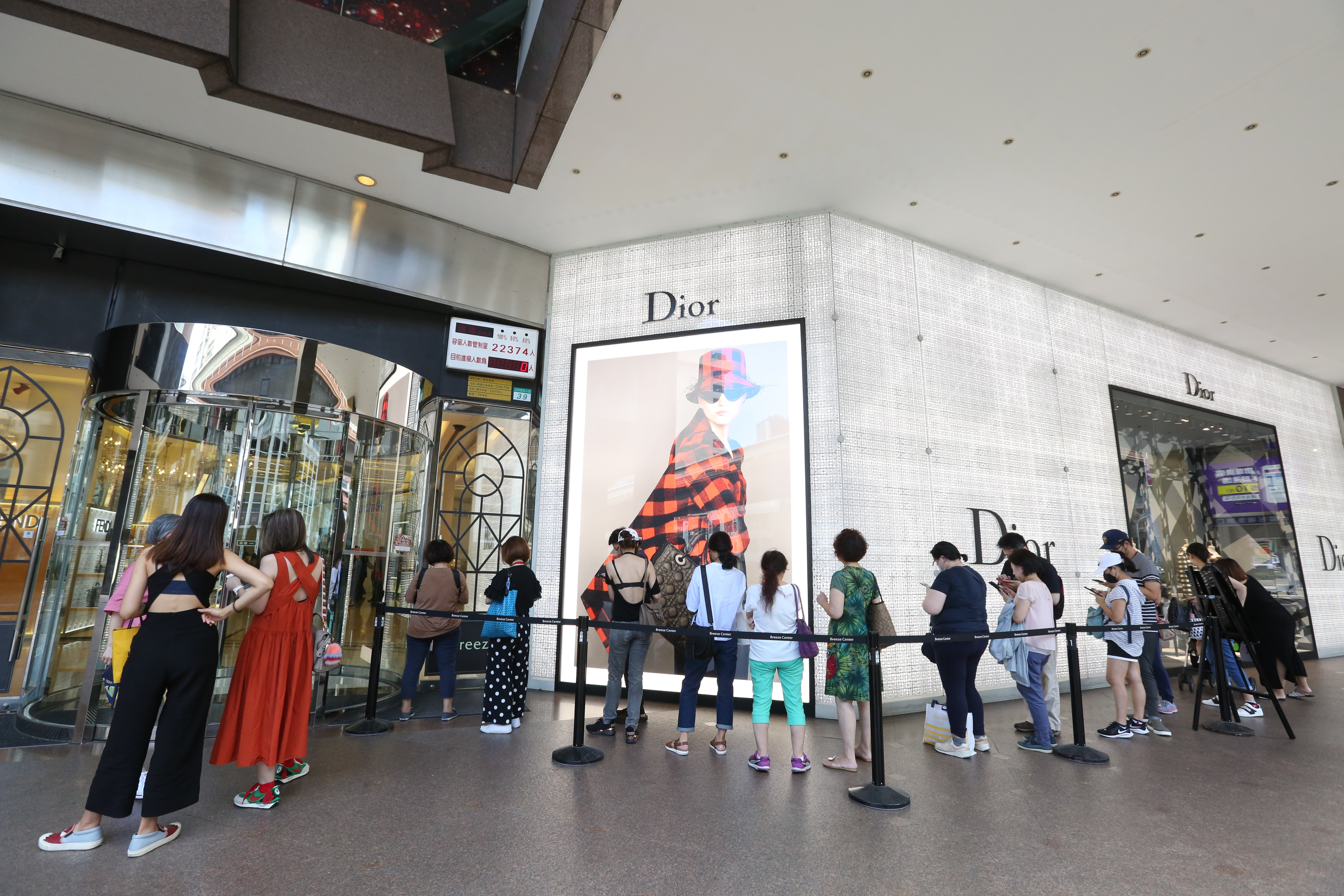 Dior昨急發聲明強調擁護一個中國原則，圖為台灣Dior店面。